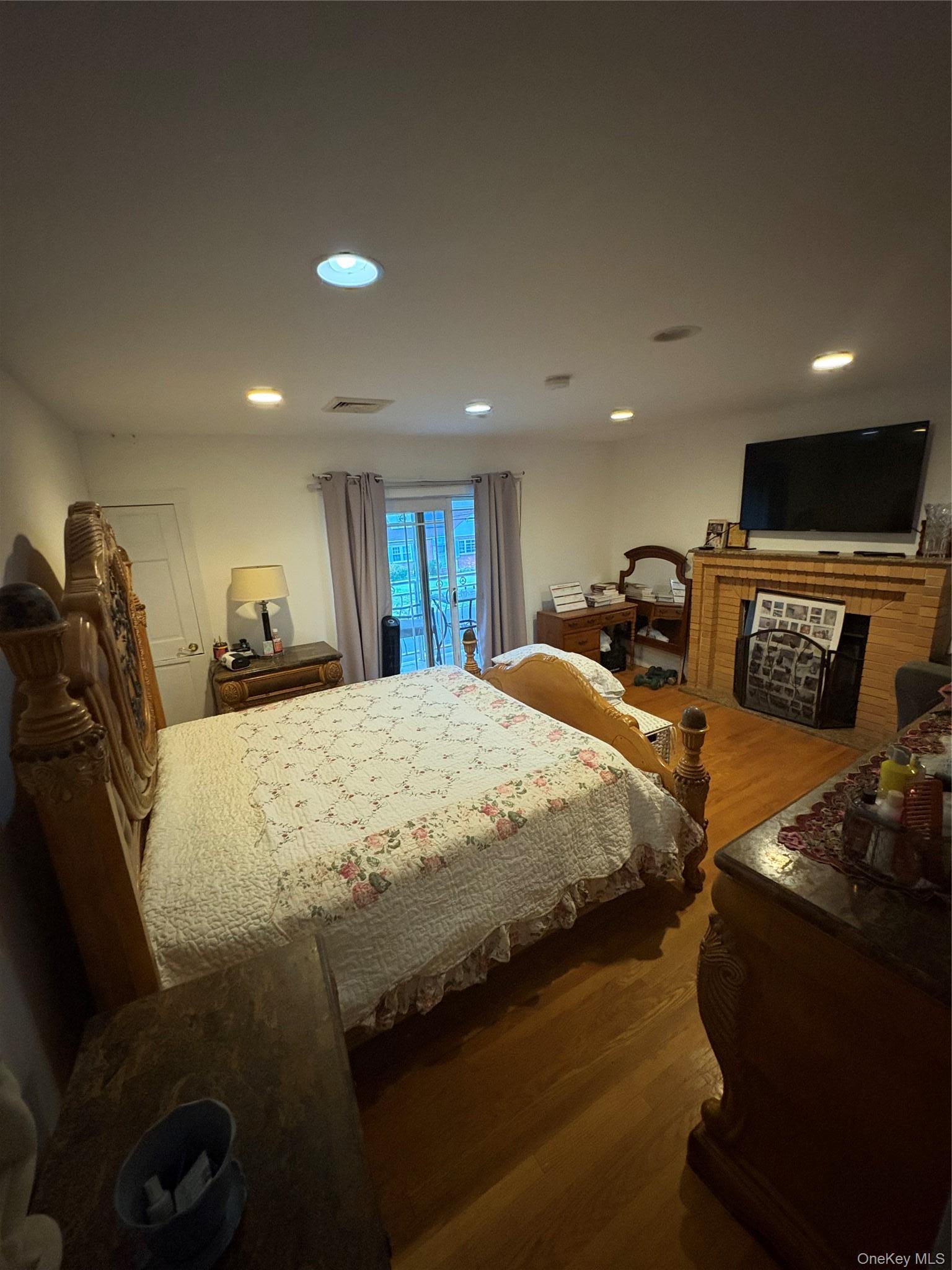 Single Family Marlowe Road  Nassau County, NY 11580, MLS-1030645-22