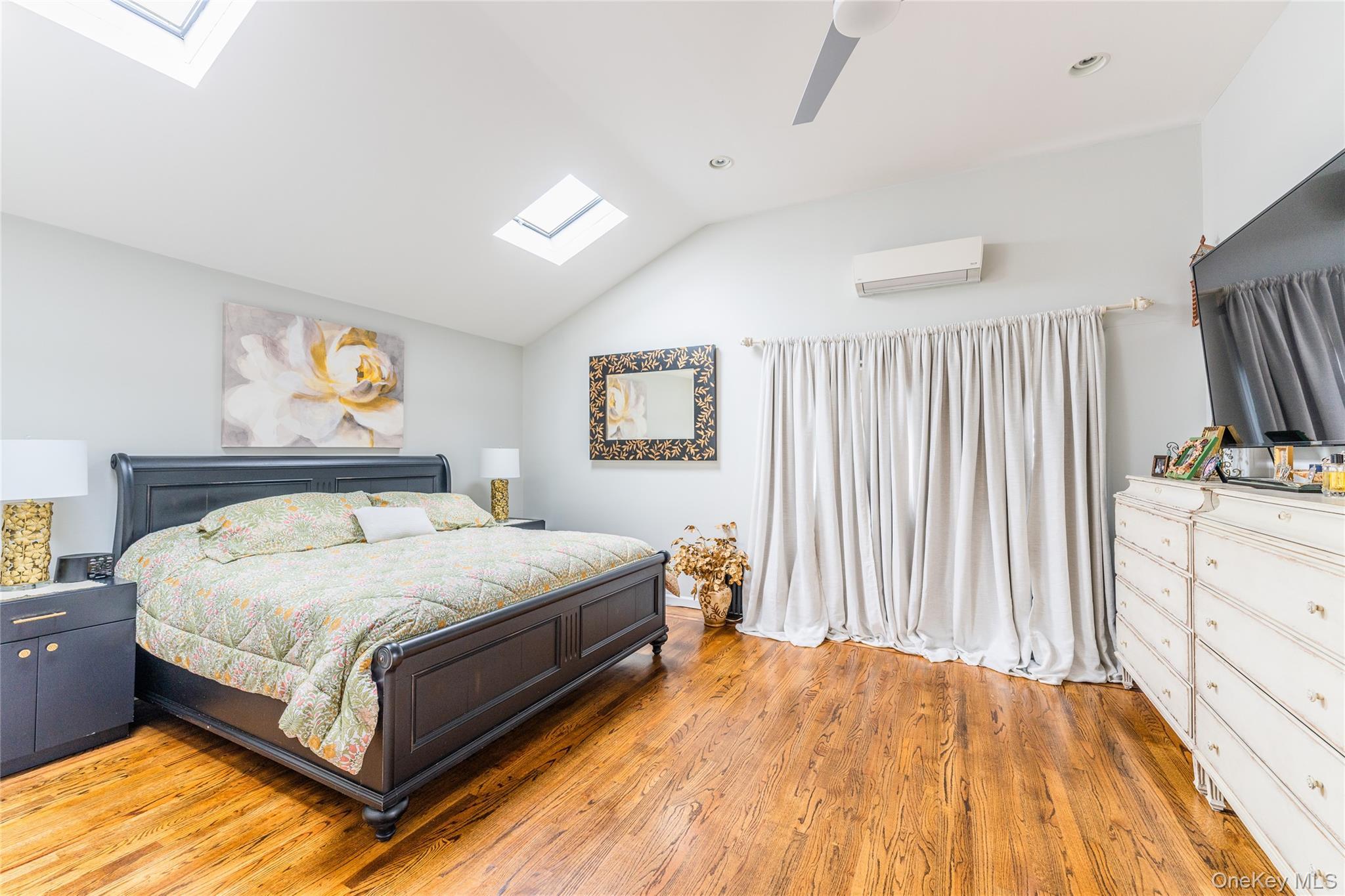 Single Family 24th Road Queens, NY 11357, MLS-1030646-14
