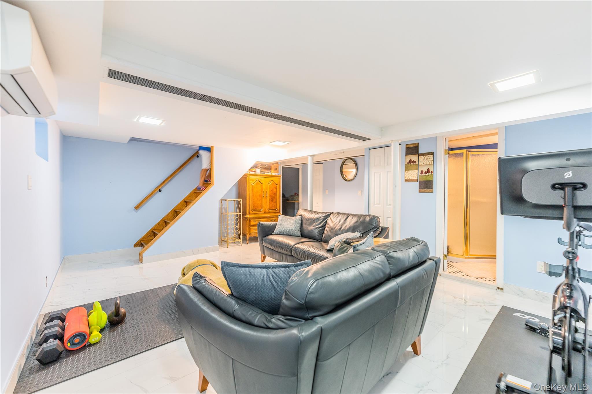 Single Family 24th Road Queens, NY 11357, MLS-1030646-20