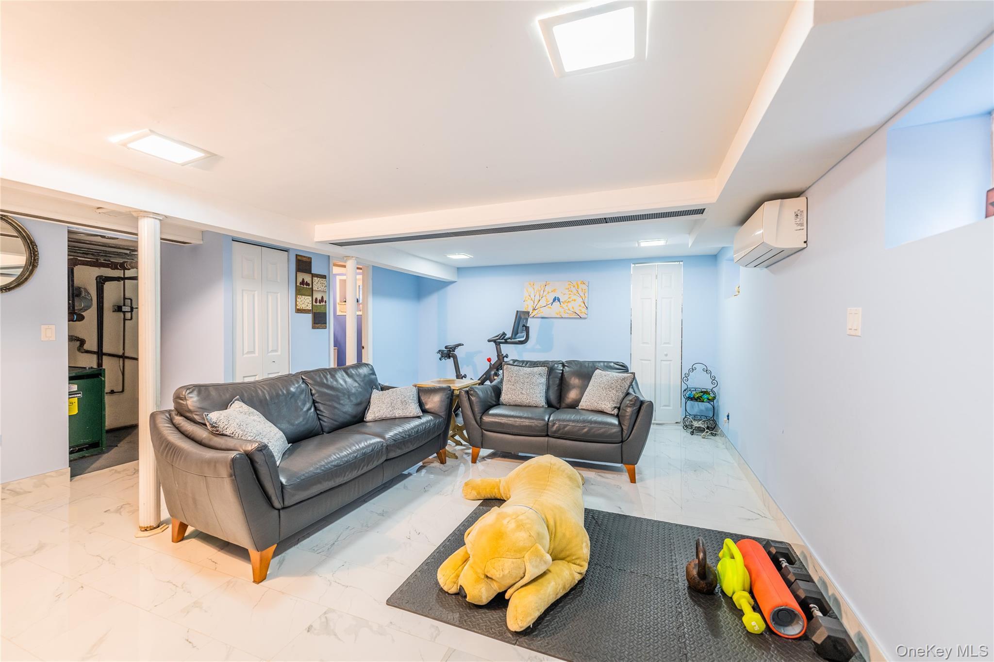Single Family 24th Road Queens, NY 11357, MLS-1030646-21