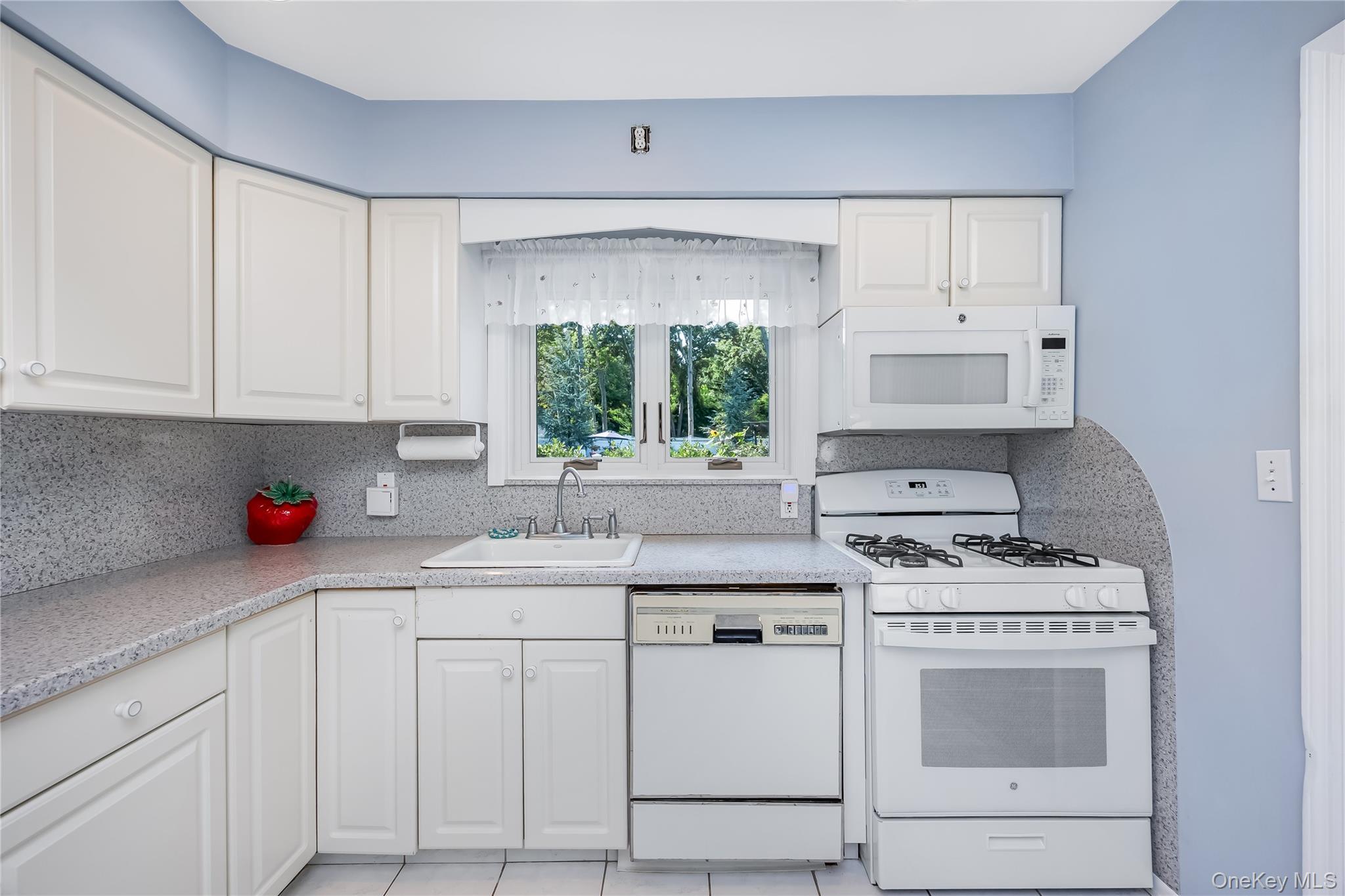 Single Family Pineacre Drive Suffolk County, NY 11787, MLS-1030650-8