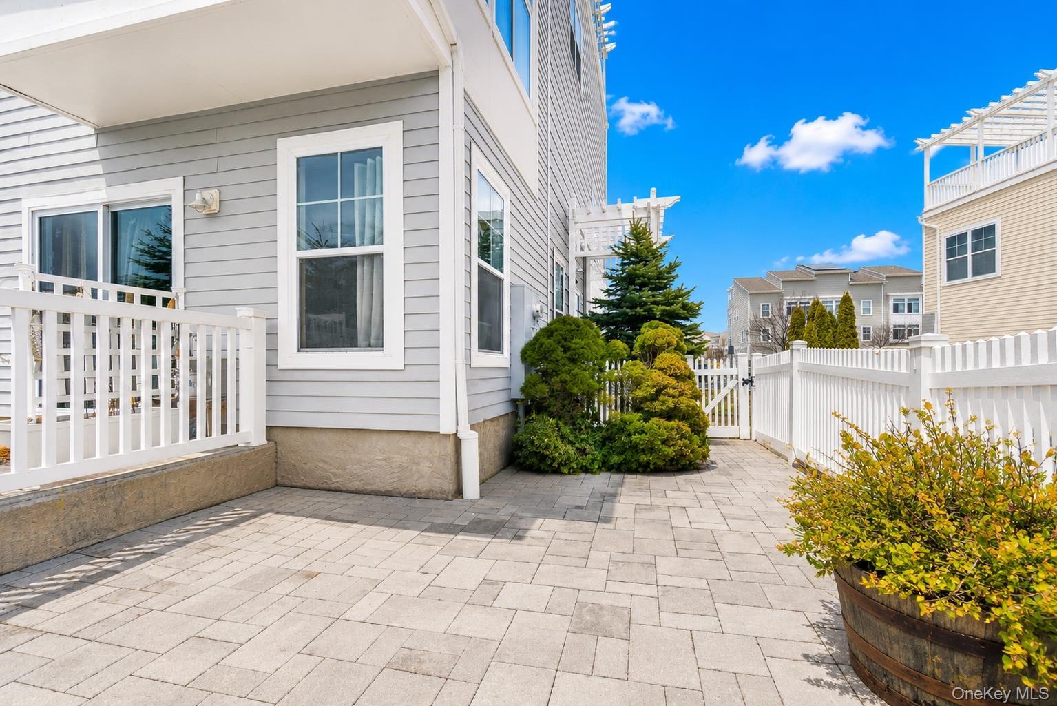 Single Family Ocean Avenue S Queens, NY 11692, MLS-1030678-28
