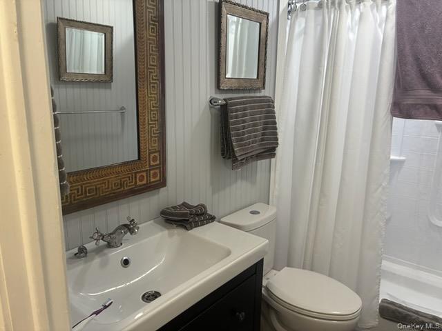 Single Family Old Country Road  Suffolk County, NY 11901, MLS-1030728-15