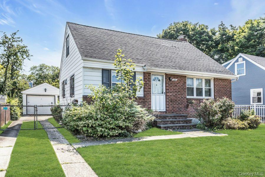 Single Family Windsor Road Nassau County, NY 11553, MLS-1030732-2
