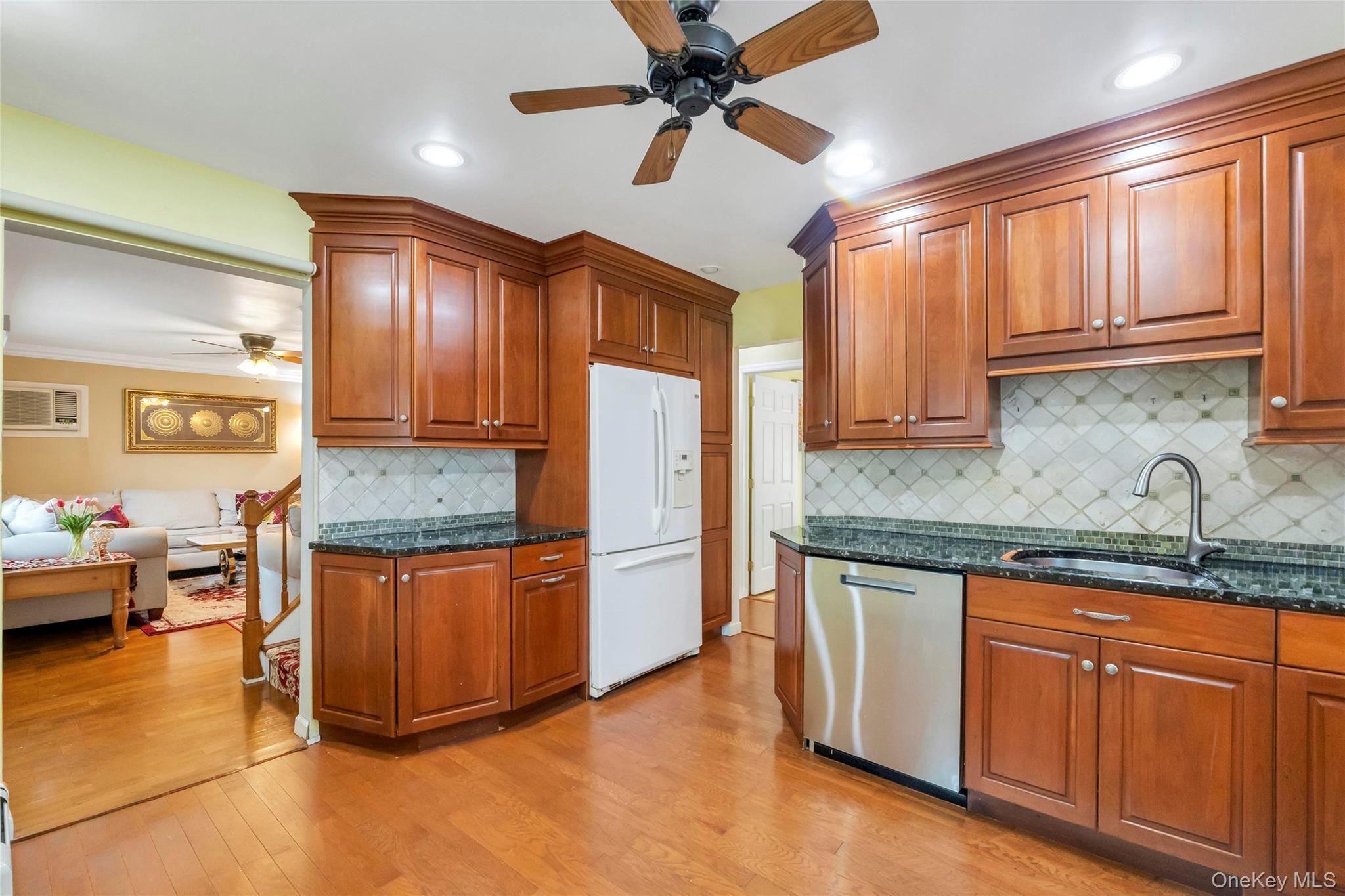 Single Family 6th Street Nassau County, NY 11554, MLS-1030759-10