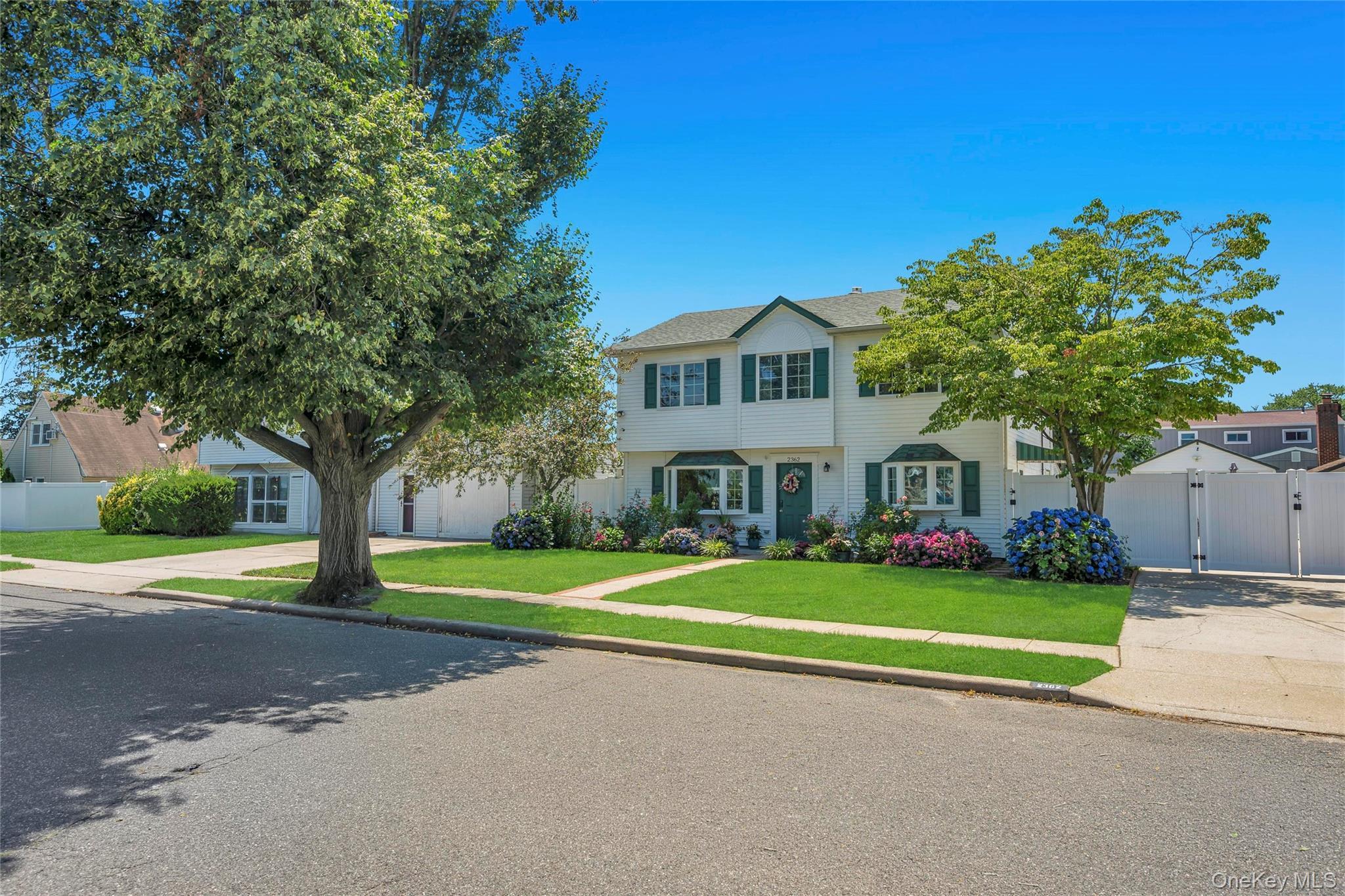 Single Family 6th Street Nassau County, NY 11554, MLS-1030759-2