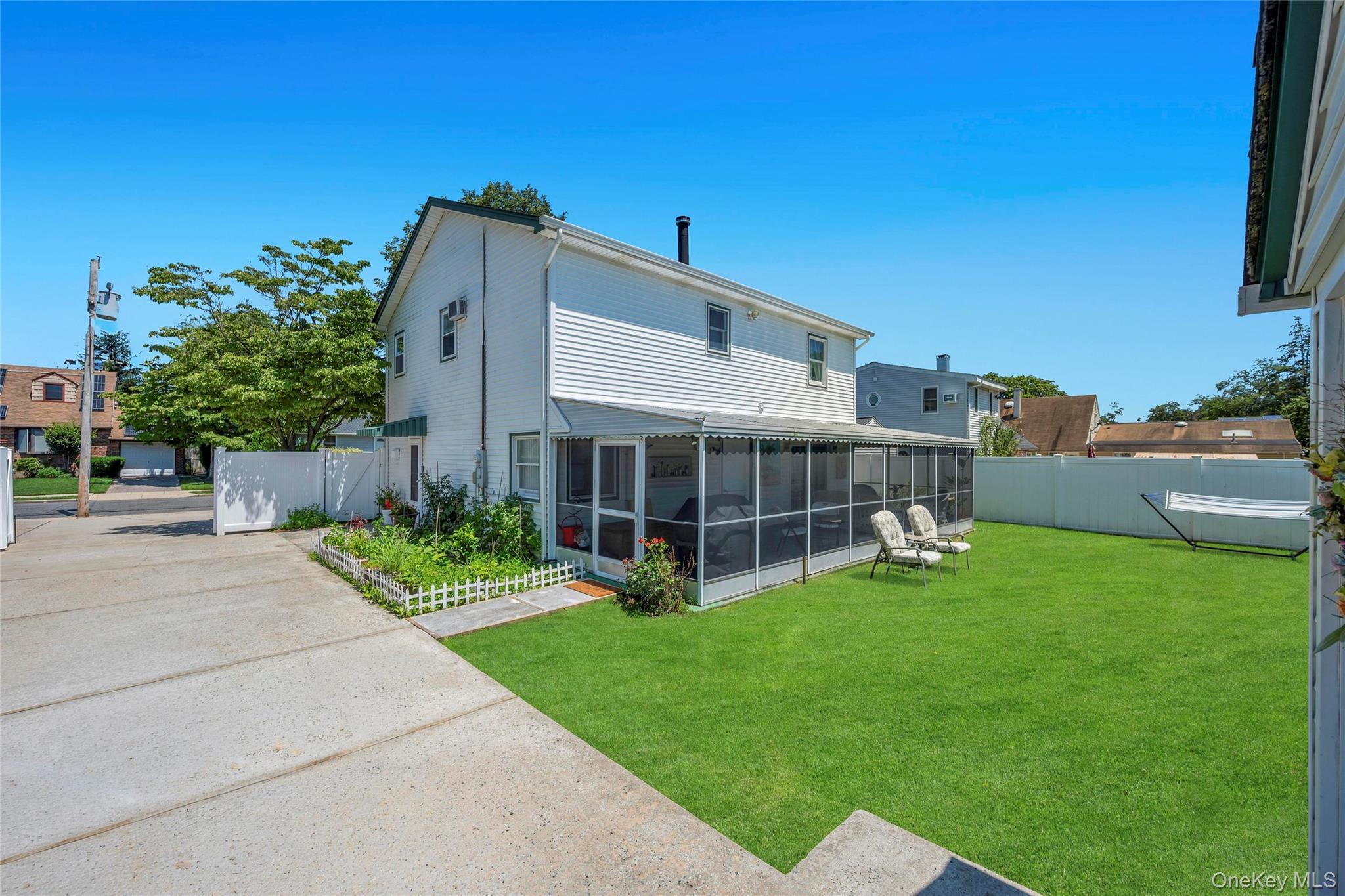 Single Family 6th Street Nassau County, NY 11554, MLS-1030759-29