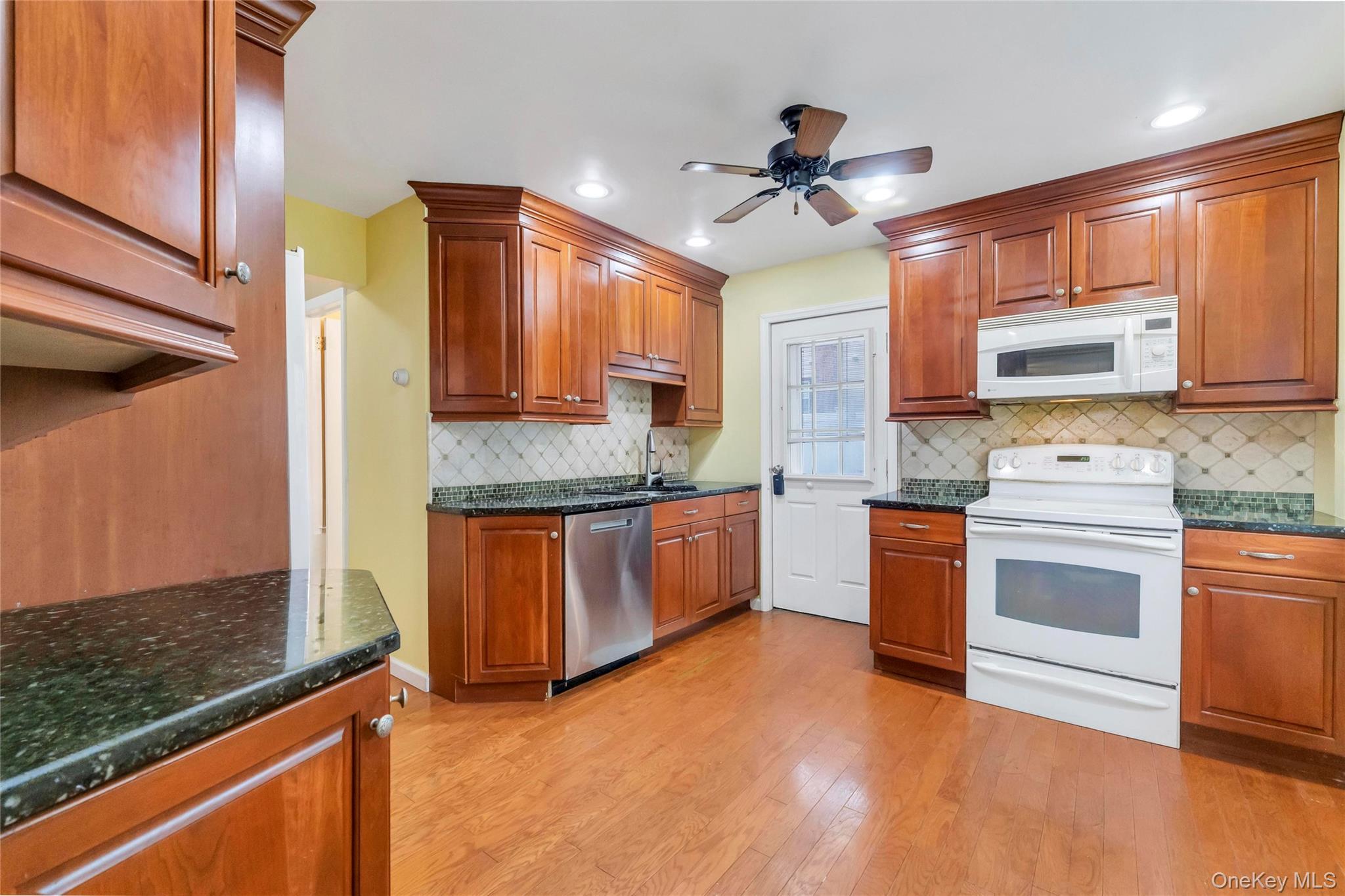 Single Family 6th Street Nassau County, NY 11554, MLS-1030759-9