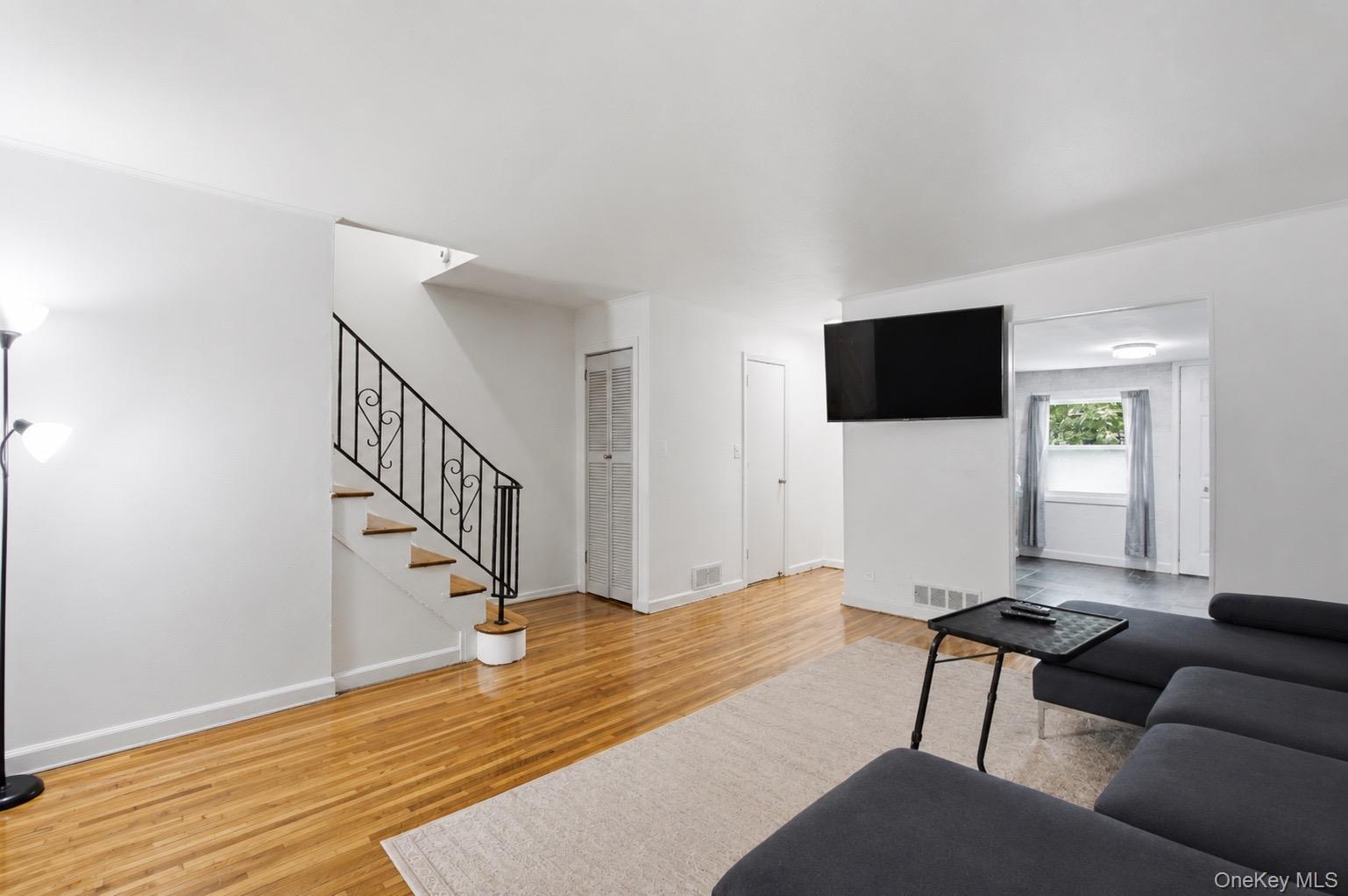 Single Family 222nd Street Queens, NY 11413, MLS-1030809-5