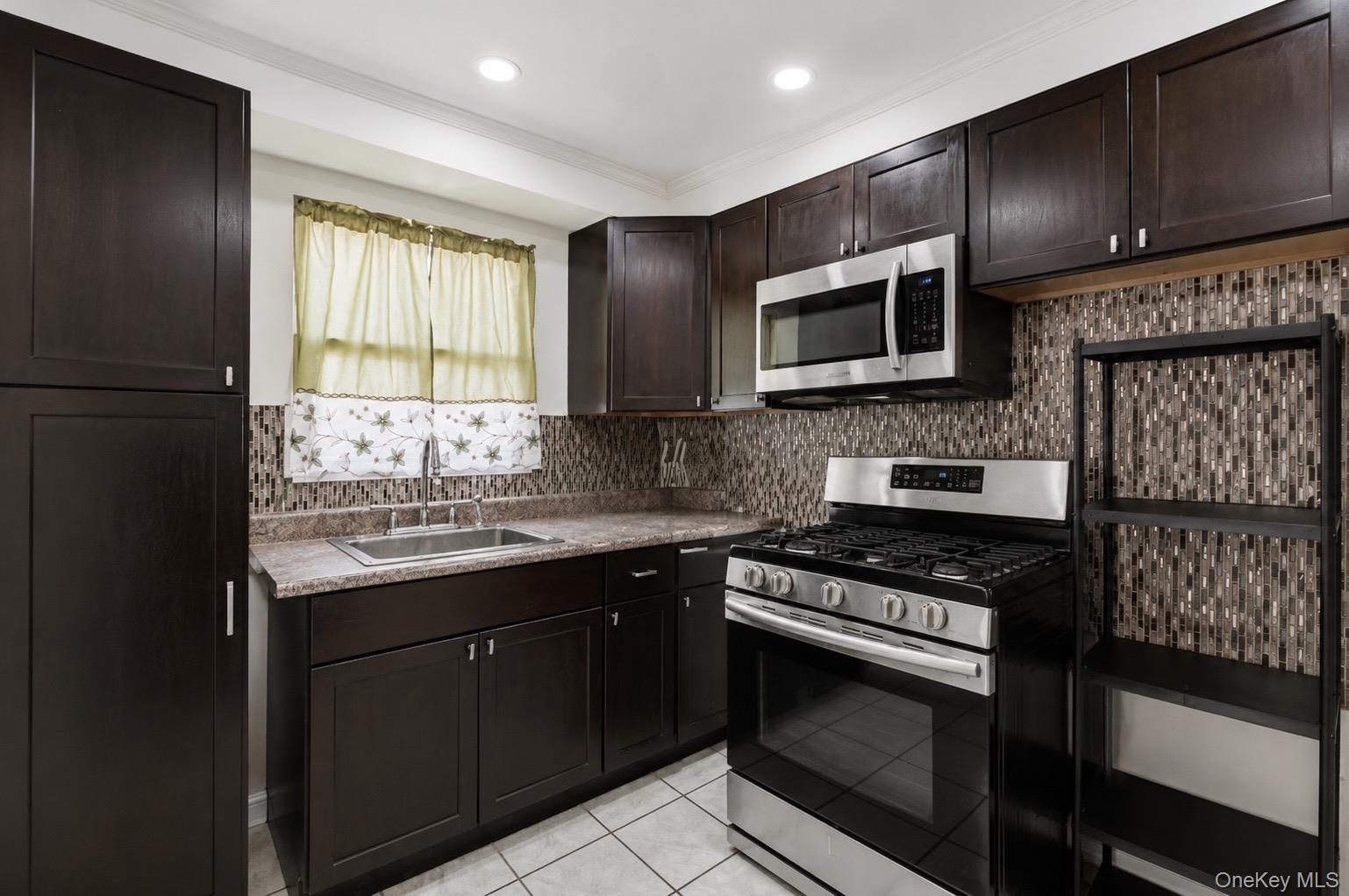 Single Family 222nd Street Queens, NY 11413, MLS-1030809-6