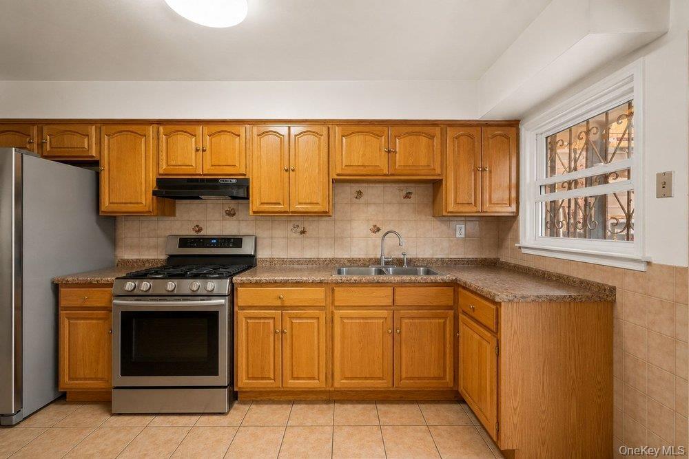 Single Family E 216th Street Bronx, NY 10467, MLS-1030810-12
