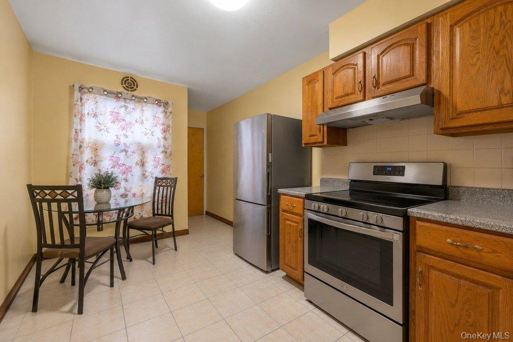 Single Family E 216th Street Bronx, NY 10467, MLS-1030810-18
