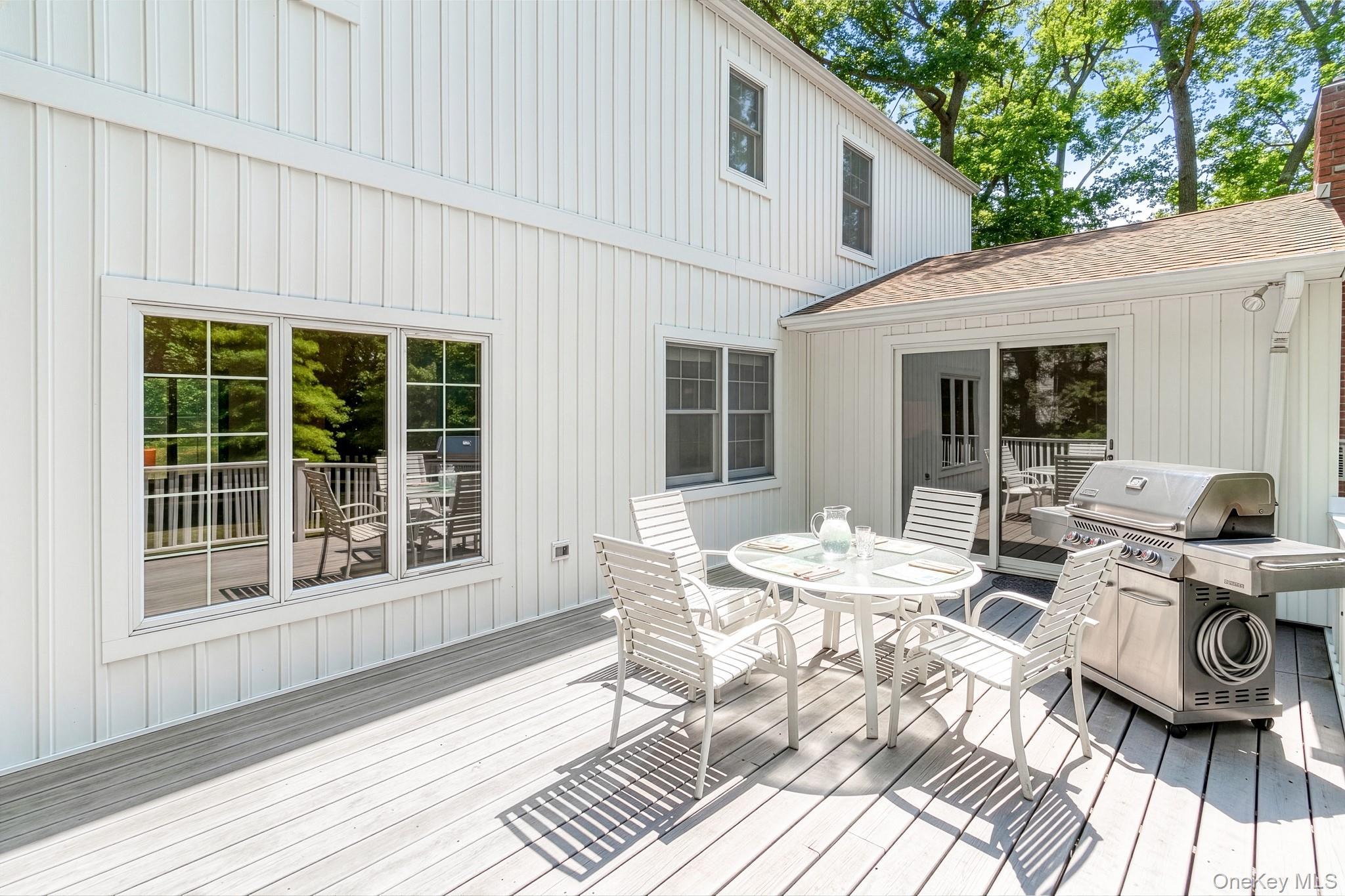 Single Family Laurelwood Drive  Suffolk County, NY 11948, MLS-1030811-16