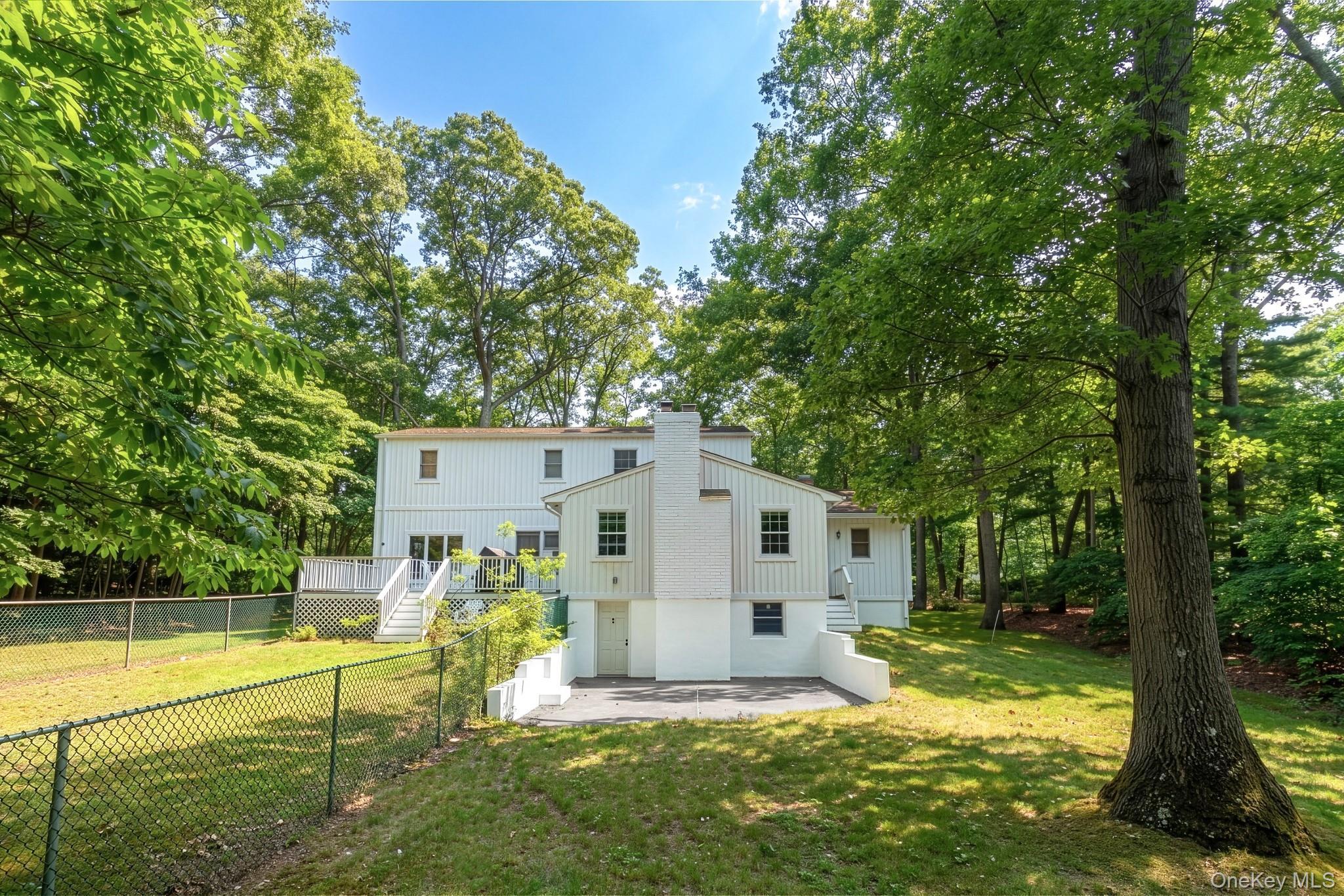 Single Family Laurelwood Drive  Suffolk County, NY 11948, MLS-1030811-17