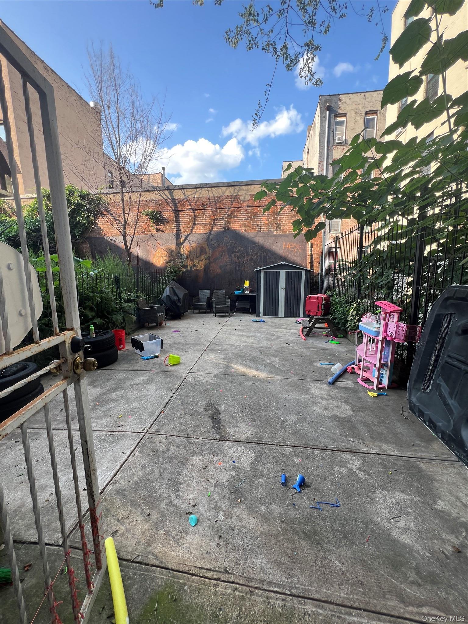 Single Family Elsmere Place Bronx, NY 10460, MLS-1030899-24