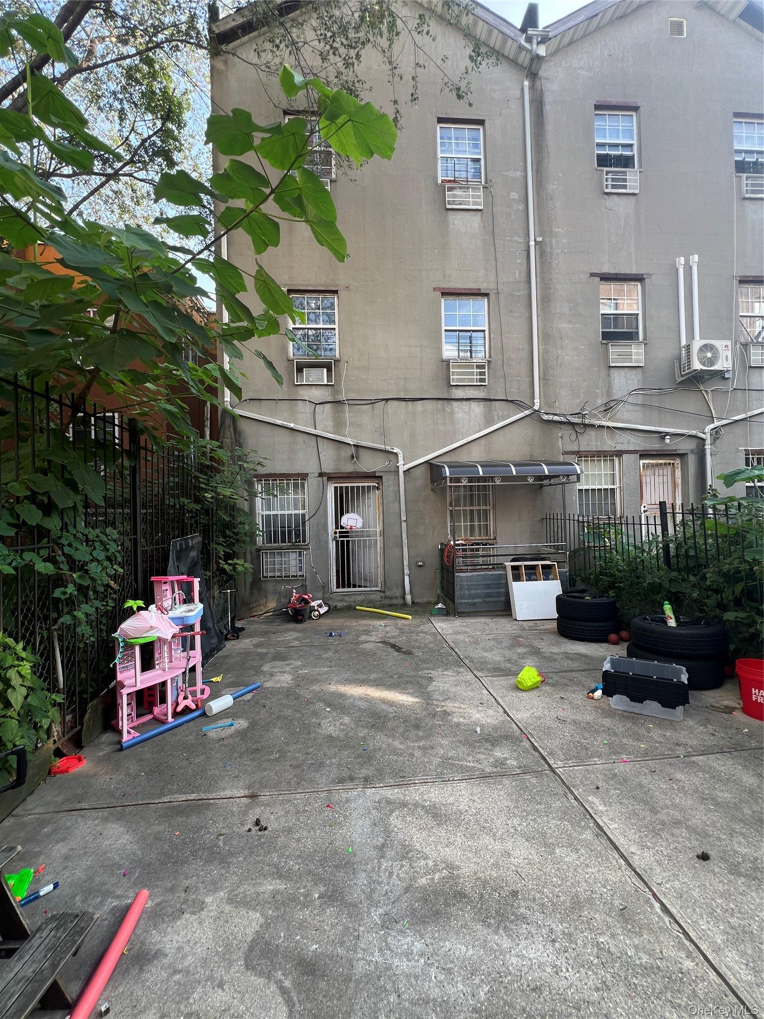 Single Family Elsmere Place Bronx, NY 10460, MLS-1030899-25