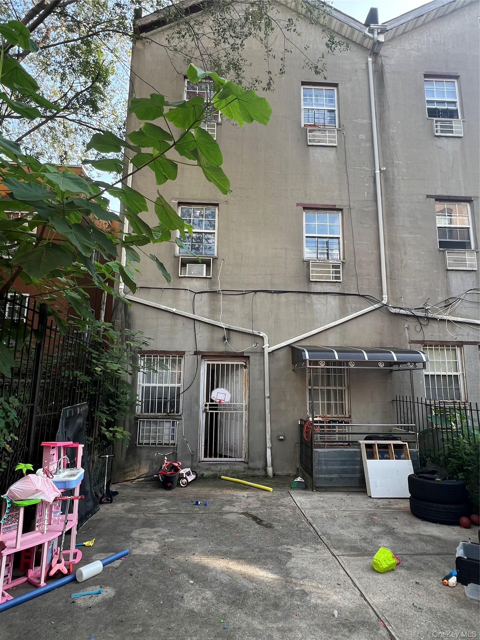 Single Family Elsmere Place Bronx, NY 10460, MLS-1030899-26