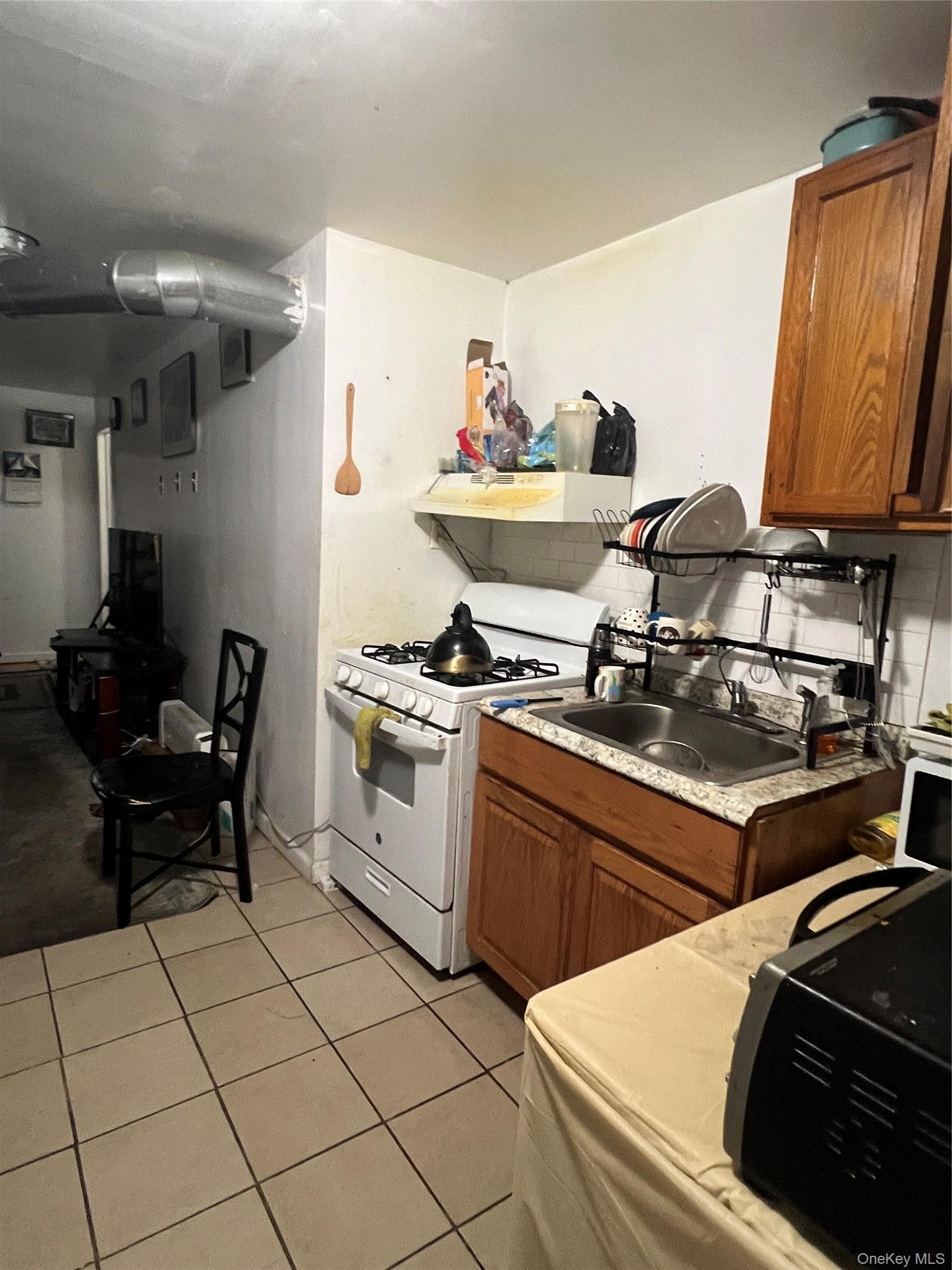 Single Family Elsmere Place Bronx, NY 10460, MLS-1030899-28