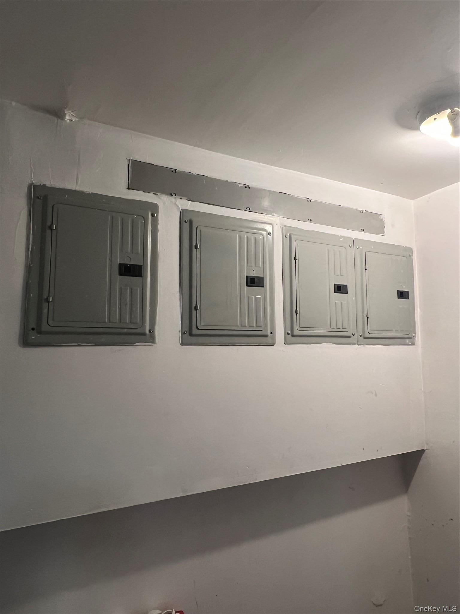 Single Family Elsmere Place  Bronx, NY 10460, MLS-1030899-36