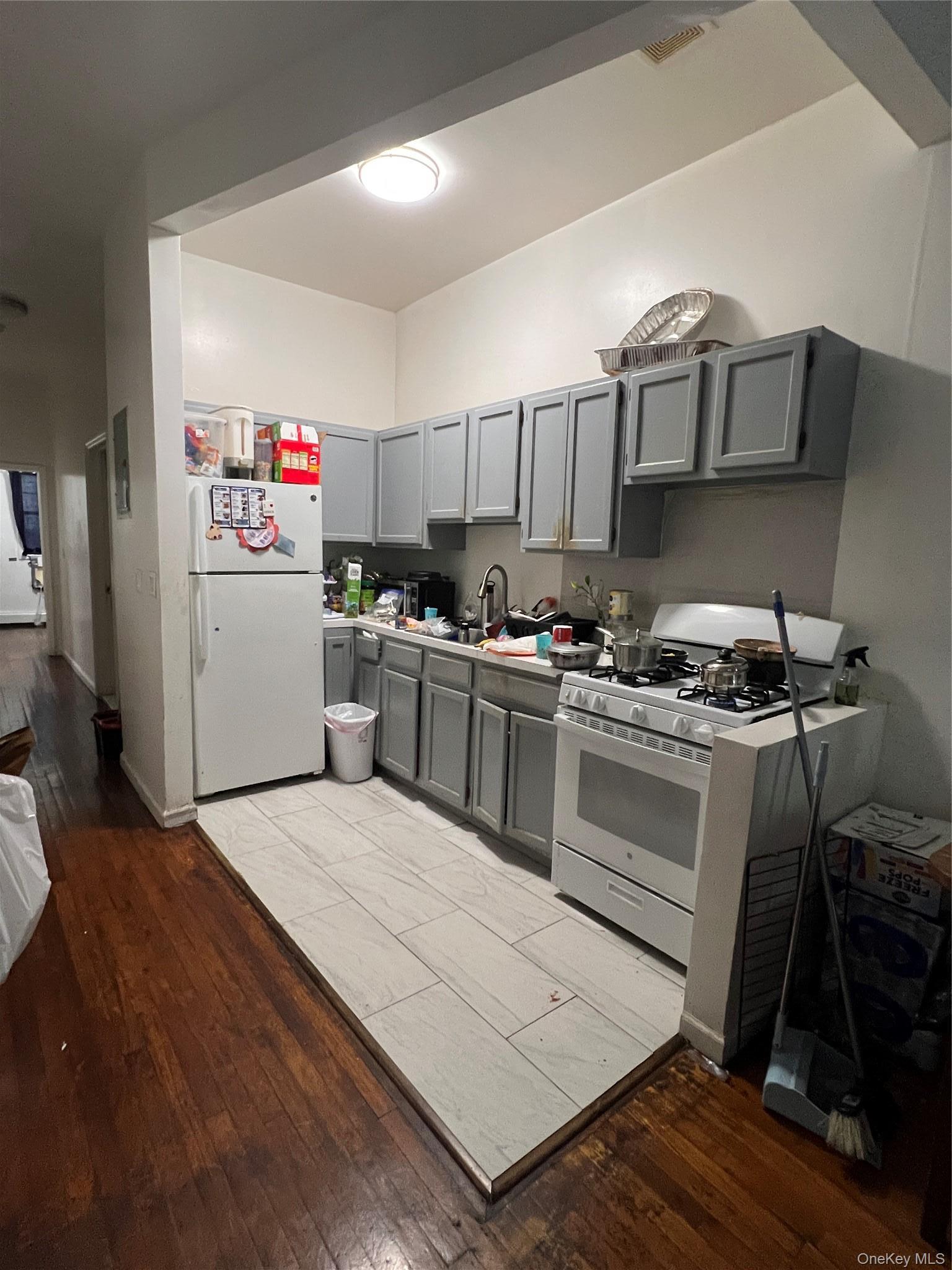 Single Family Elsmere Place Bronx, NY 10460, MLS-1030899-4