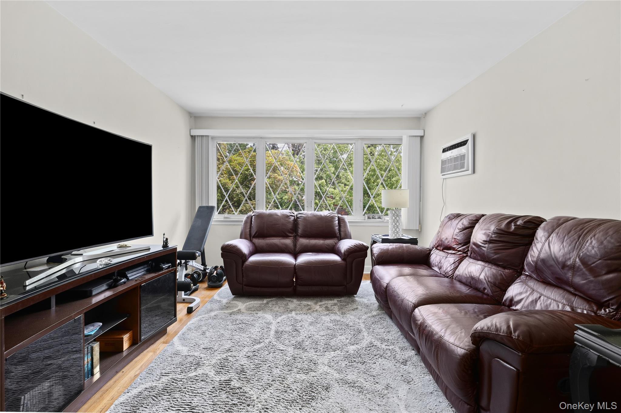 Single Family Griswold Avenue Bronx, NY 10465, MLS-1030927-16