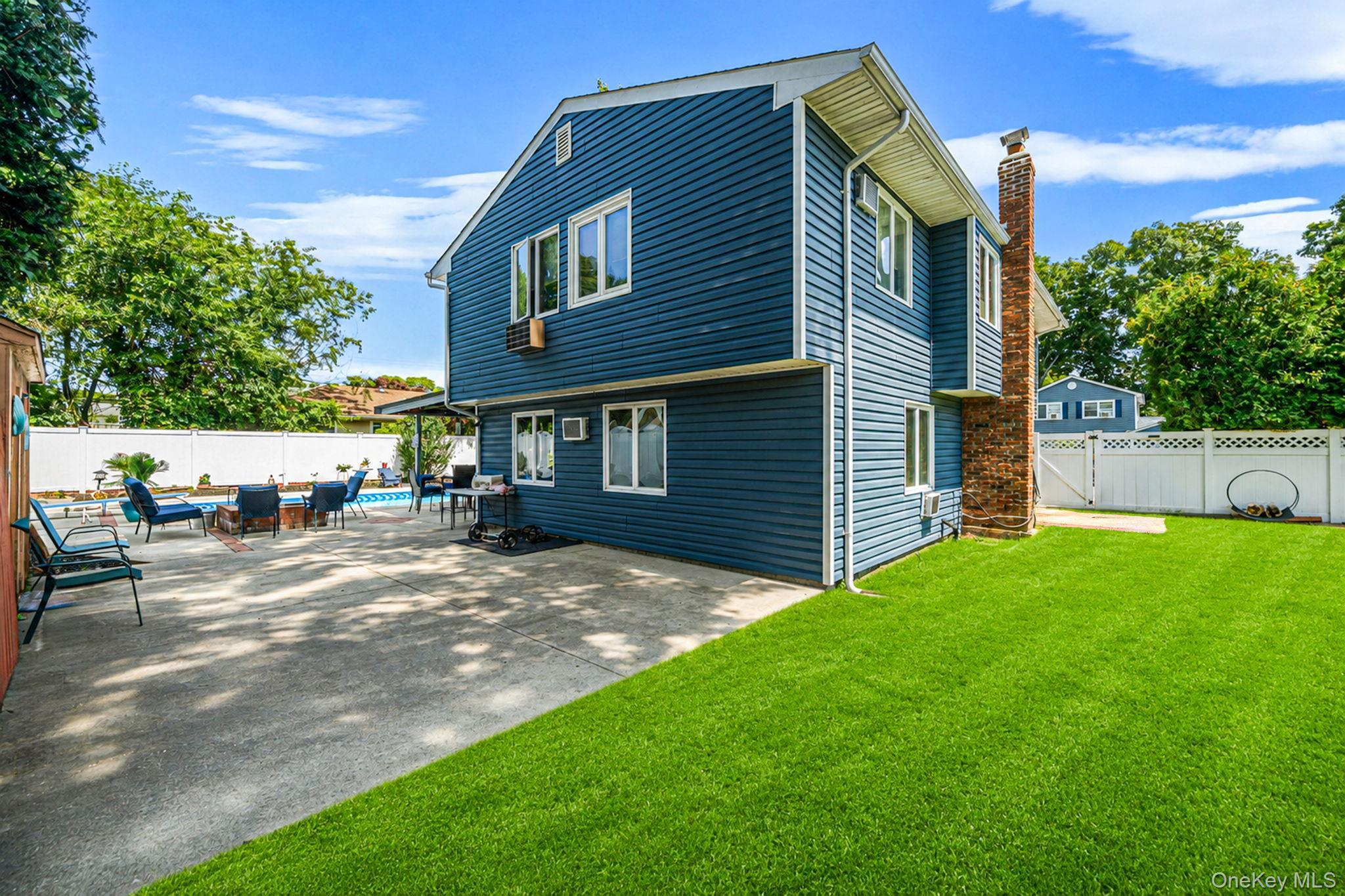 Single Family Fannie Drive  Suffolk County, NY 11738, MLS-1030936-35
