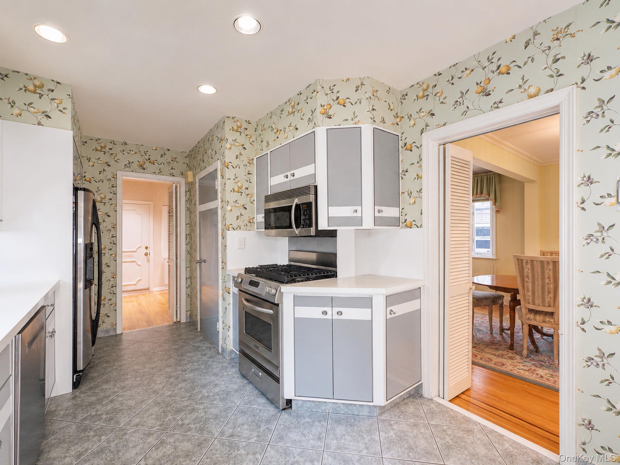 Single Family 176th Street  Queens, NY 11366, MLS-1030937-17