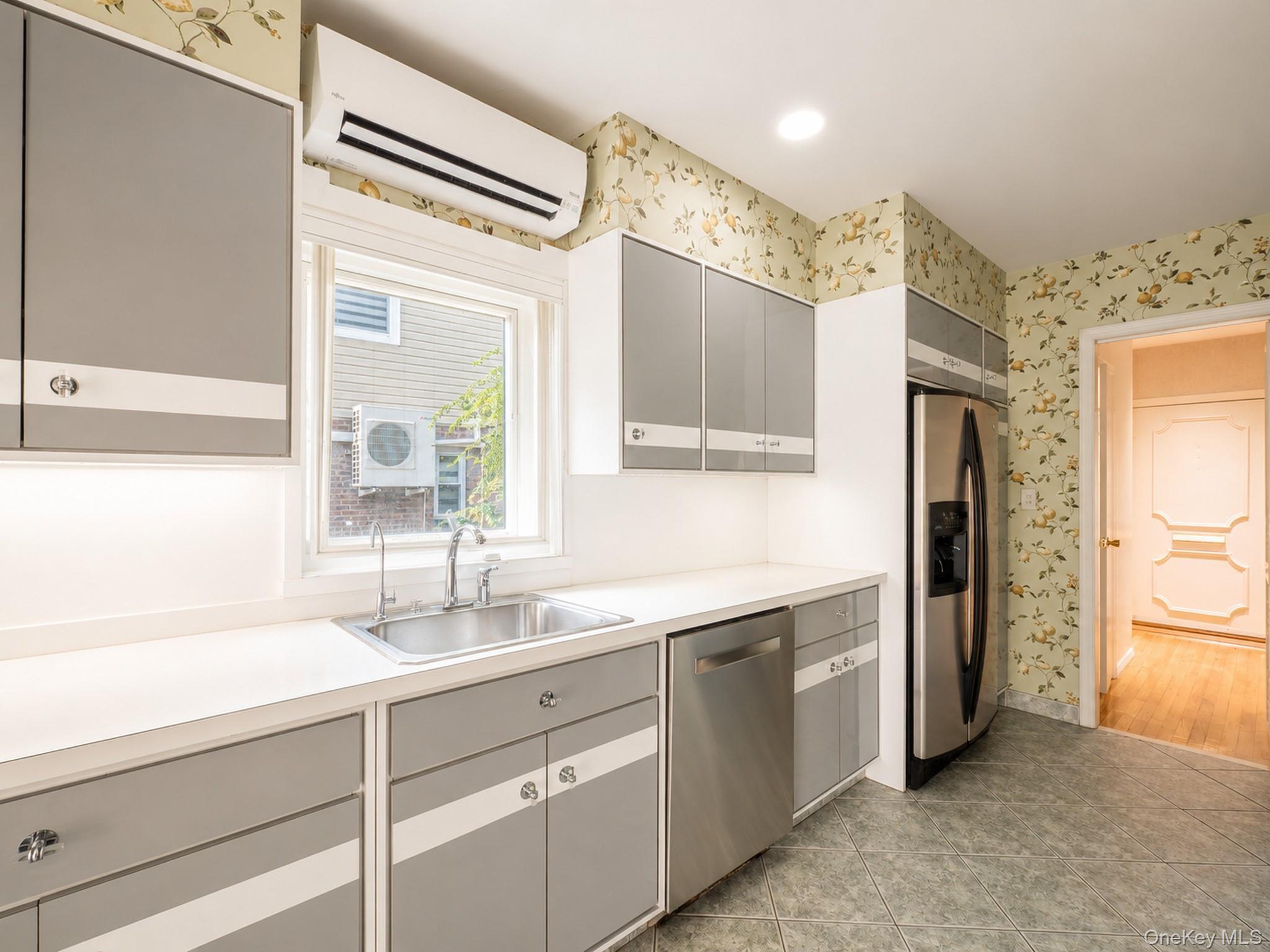 Single Family 176th Street  Queens, NY 11366, MLS-1030937-18