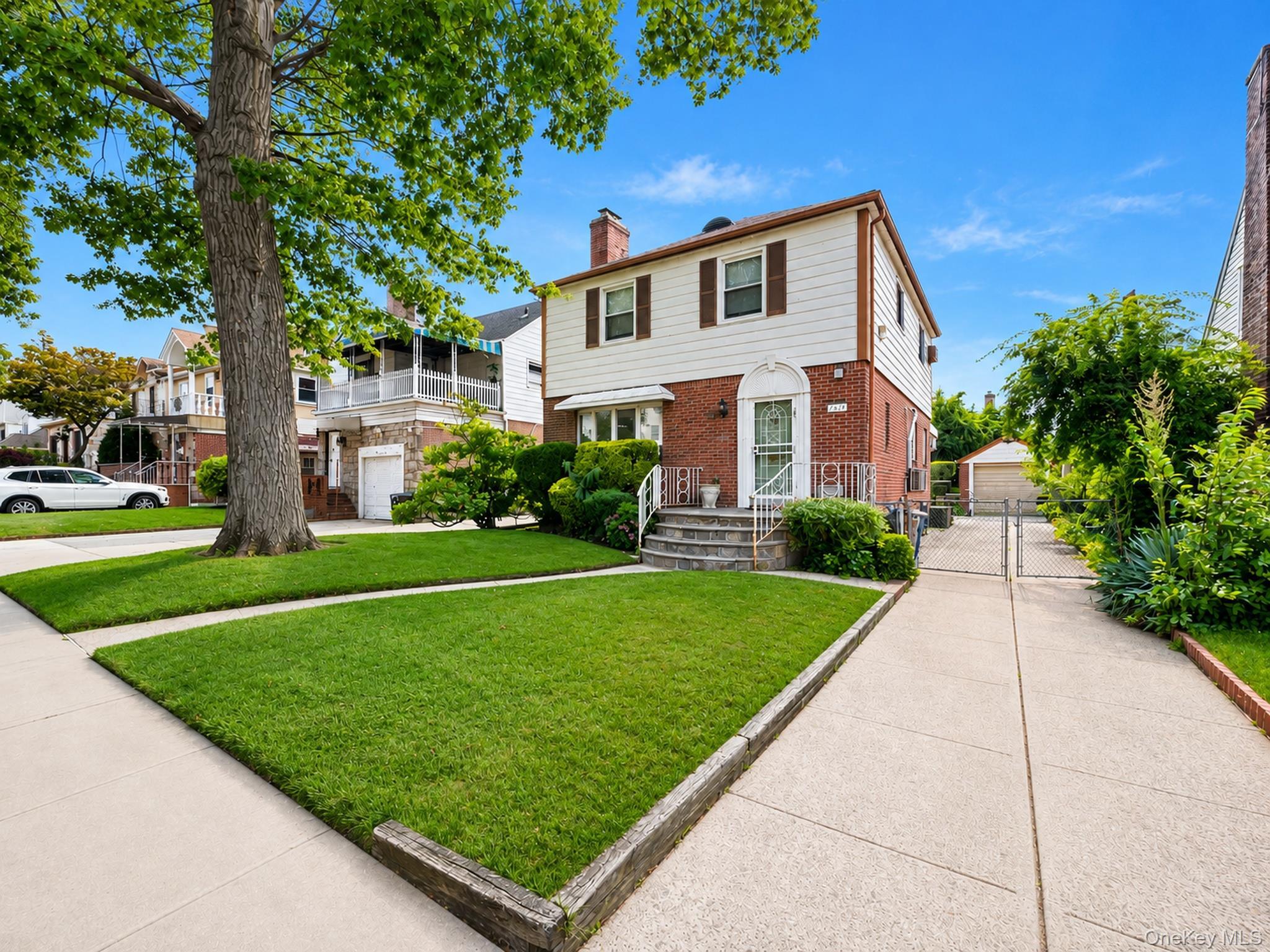 Single Family 176th Street  Queens, NY 11366, MLS-1030937-2