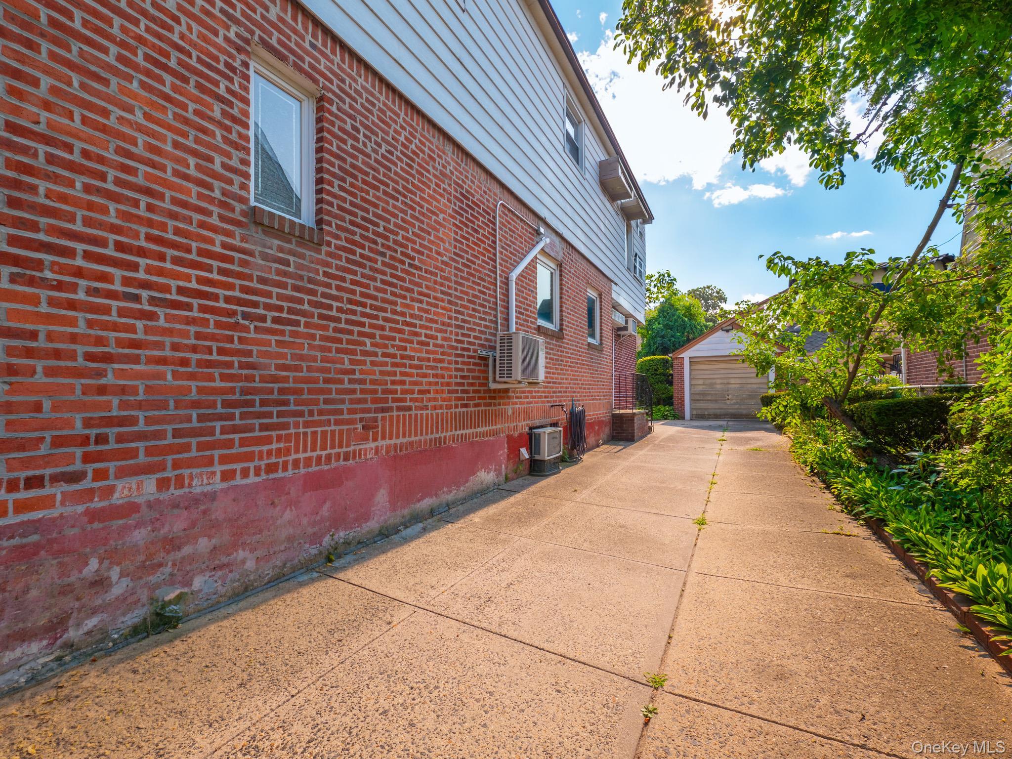 Single Family 176th Street  Queens, NY 11366, MLS-1030937-41