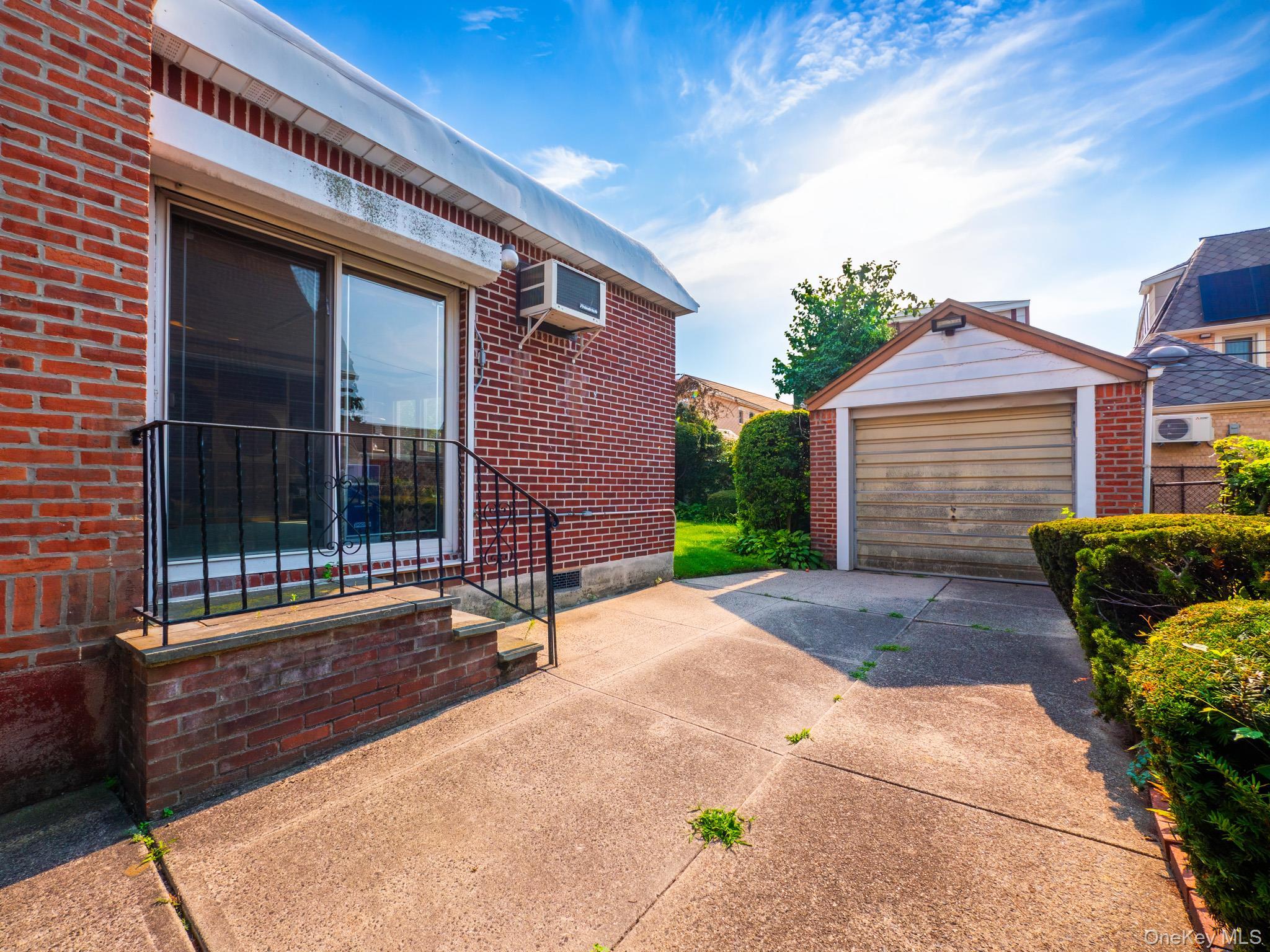 Single Family 176th Street  Queens, NY 11366, MLS-1030937-42