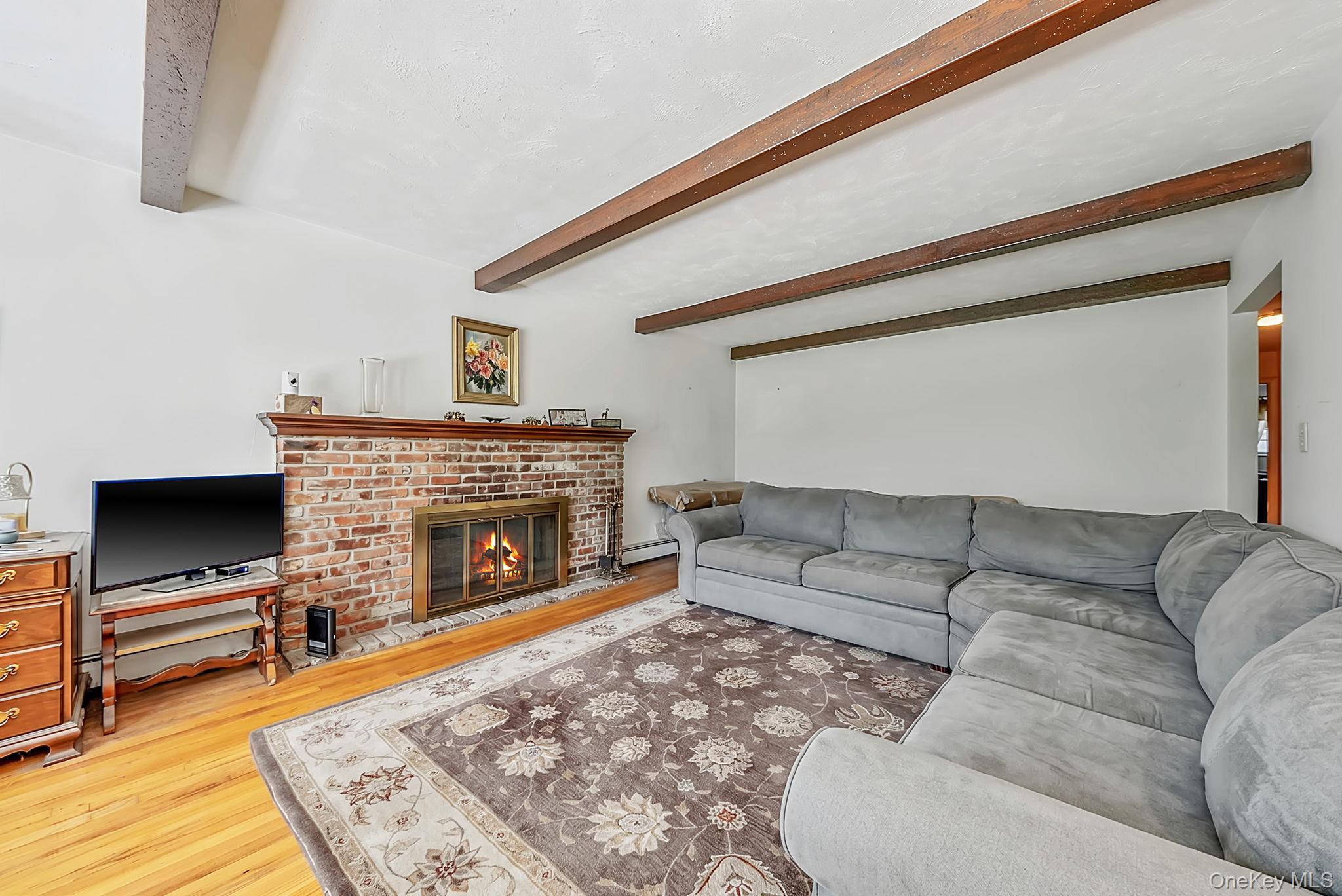 Single Family E Bartlett Road Suffolk County, NY 11953, MLS-1030942-20