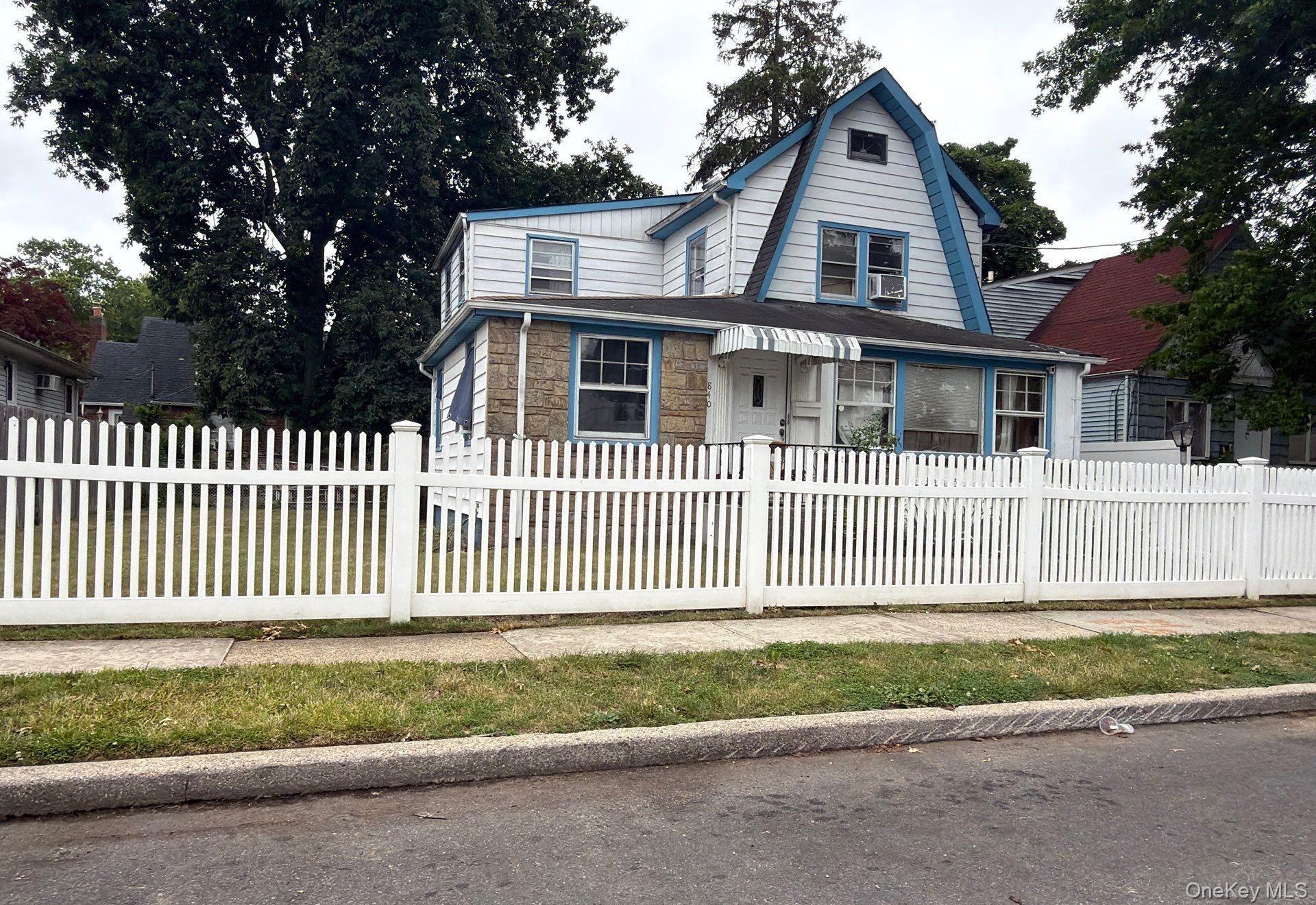 Single Family Kings Parkway  Nassau County, NY 11510, MLS-1030944-2