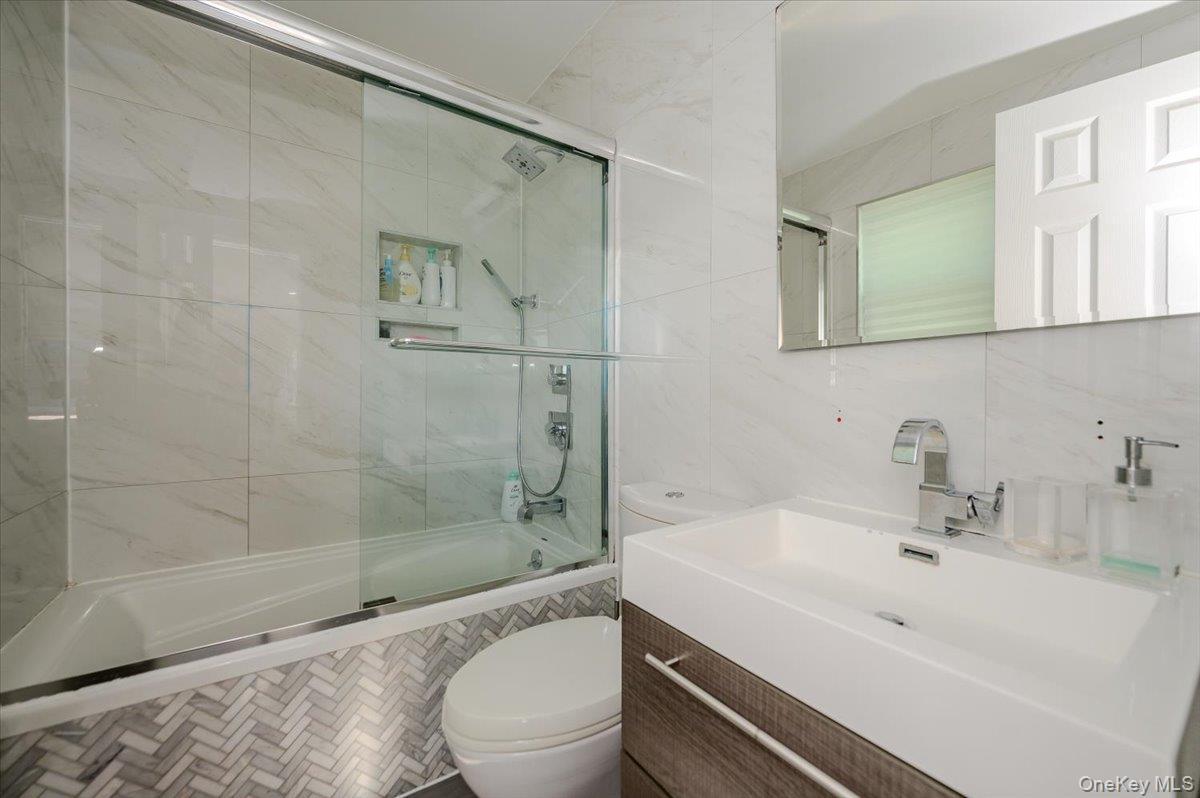 Single Family Jarvis Avenue  Queens, NY 11691, MLS-1030946-22