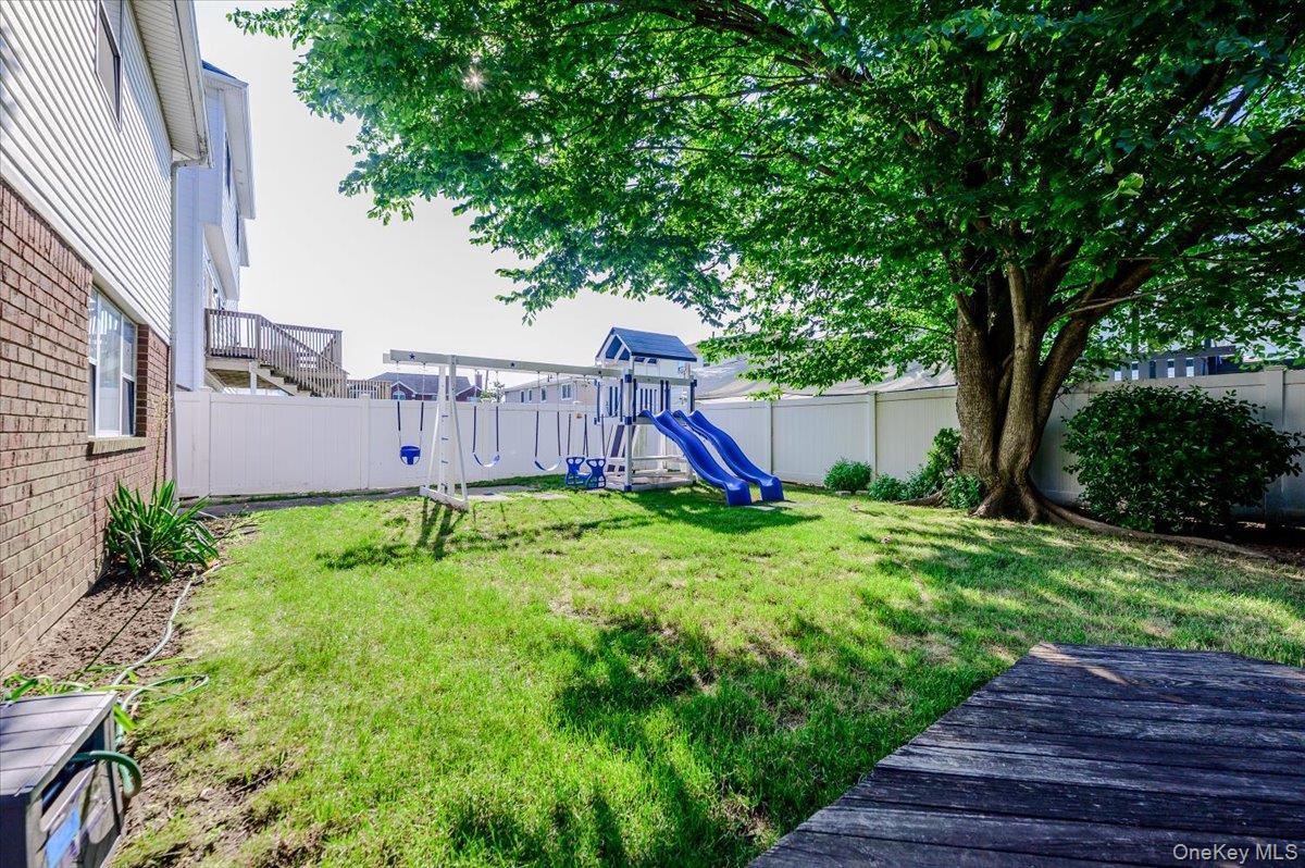 Single Family Jarvis Avenue  Queens, NY 11691, MLS-1030946-23