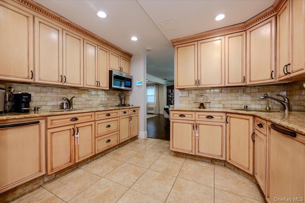 Single Family Jarvis Avenue  Queens, NY 11691, MLS-1030946-9