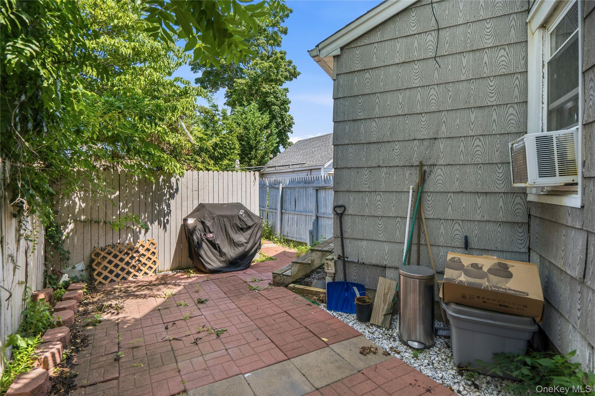 Single Family Woodfield Road  Nassau County, NY 11552, MLS-1030969-24