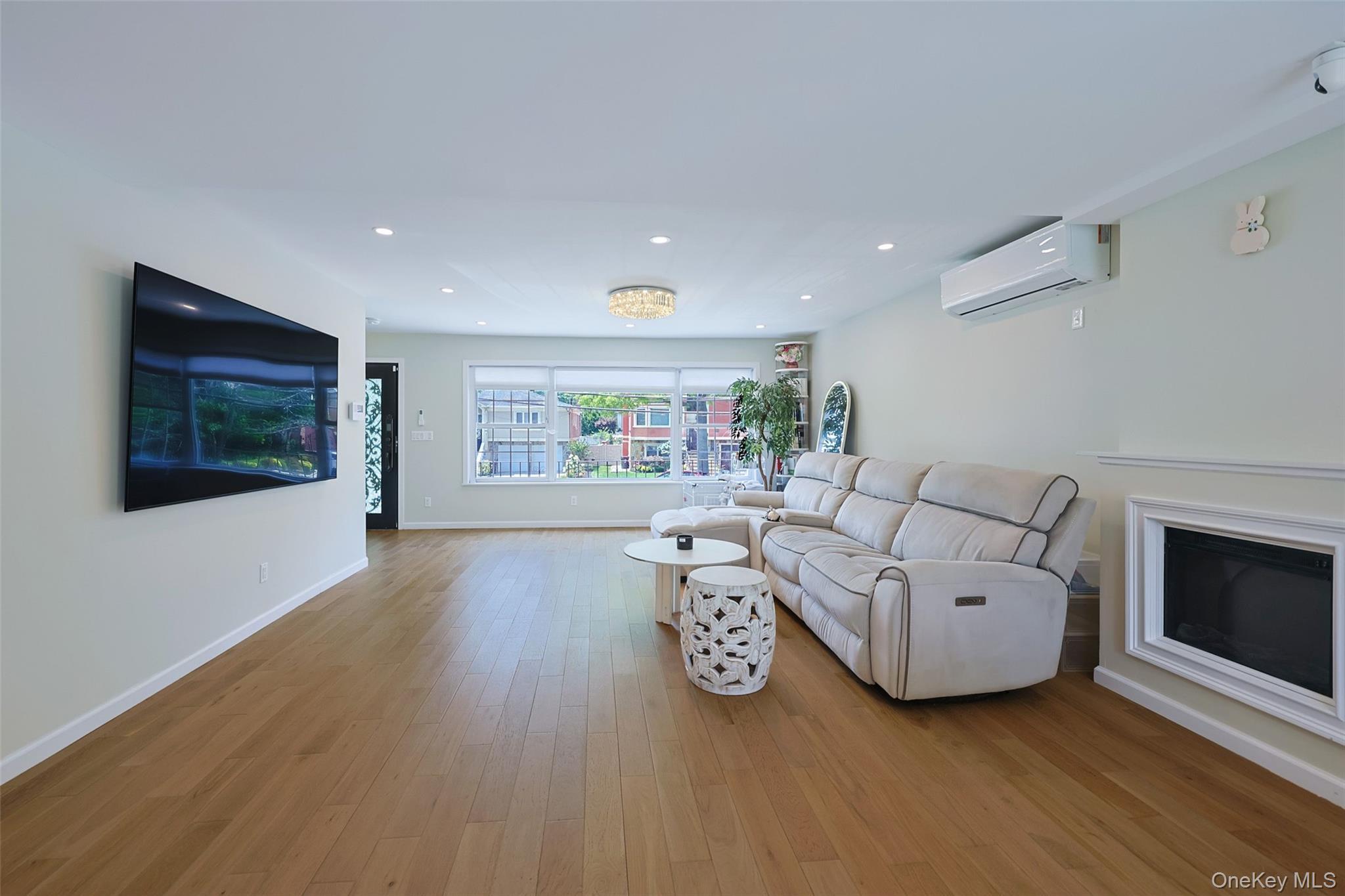Single Family 141st Street Queens, NY 11357, MLS-1030976-4