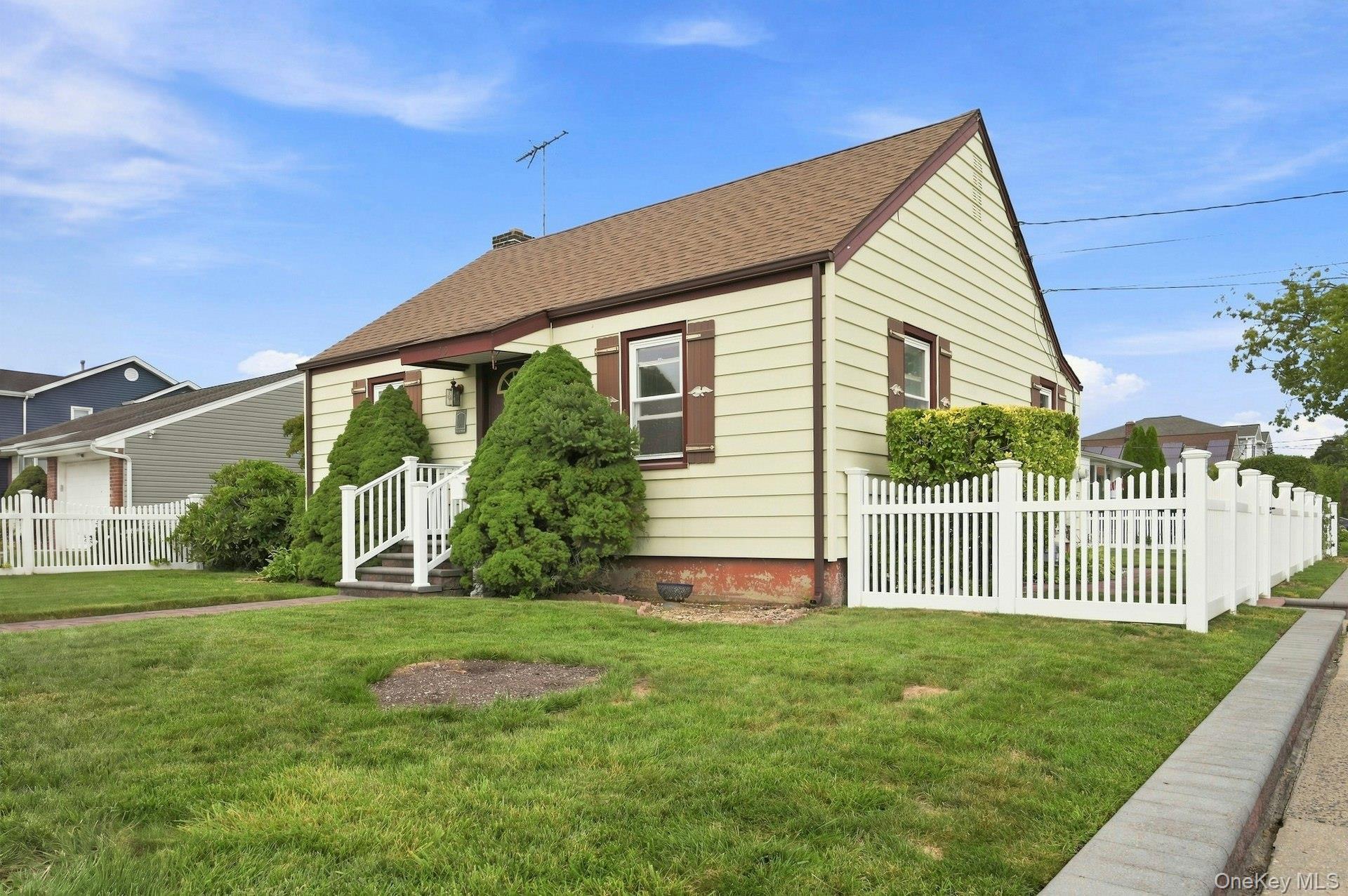 Single Family Emma Street Nassau County, NY 11714, MLS-1030992-4