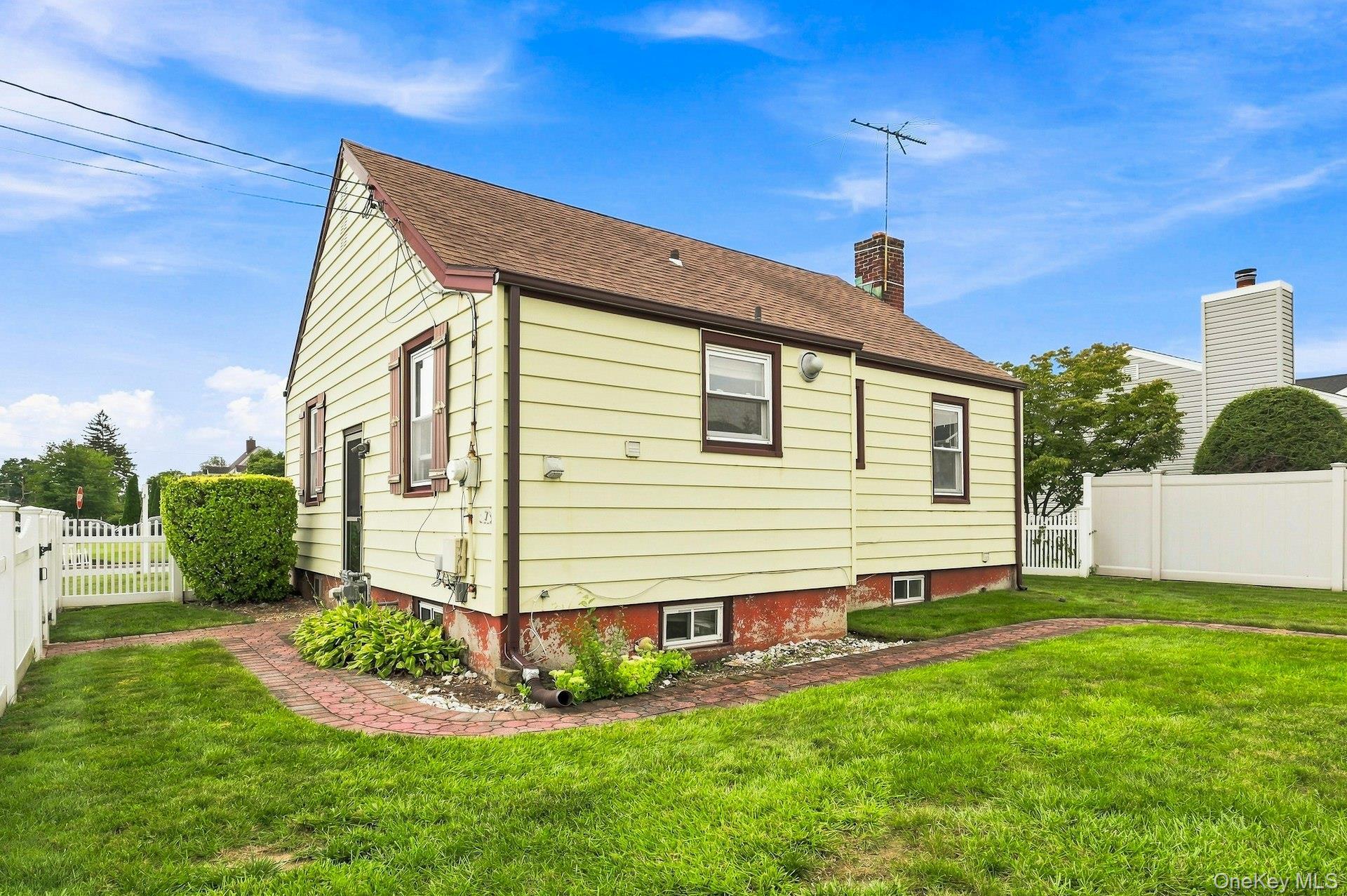 Single Family Emma Street Nassau County, NY 11714, MLS-1030992-7
