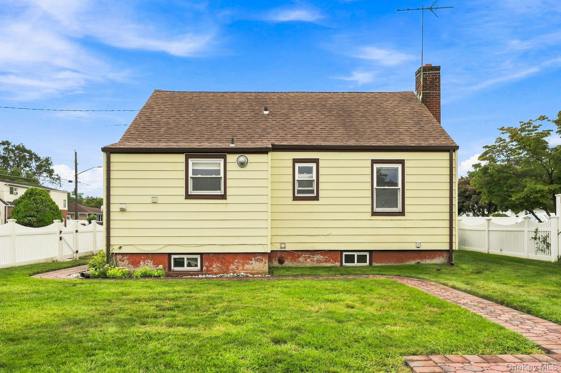 Single Family Emma Street Nassau County, NY 11714, MLS-1030992-8