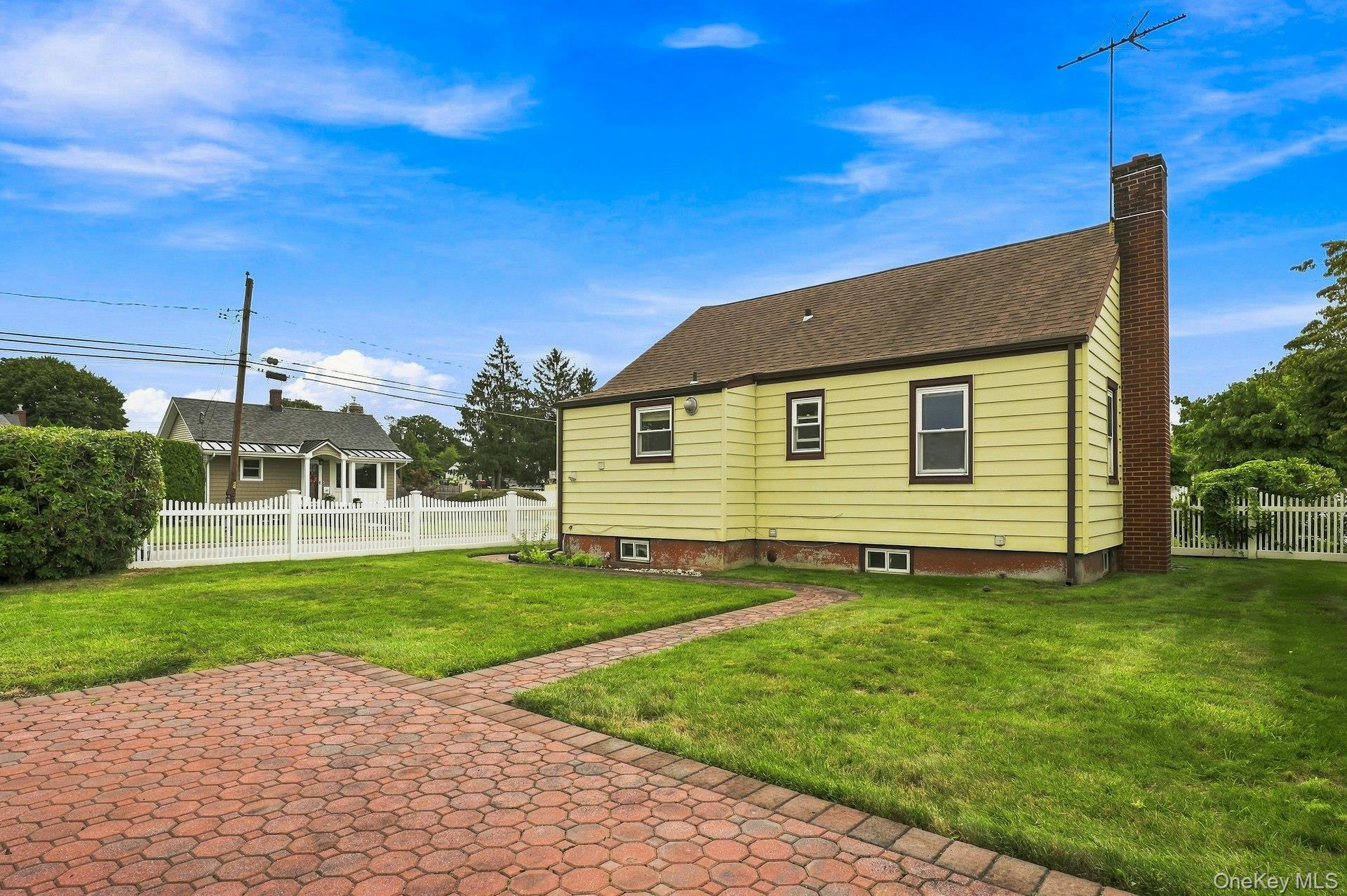Single Family Emma Street Nassau County, NY 11714, MLS-1030992-9