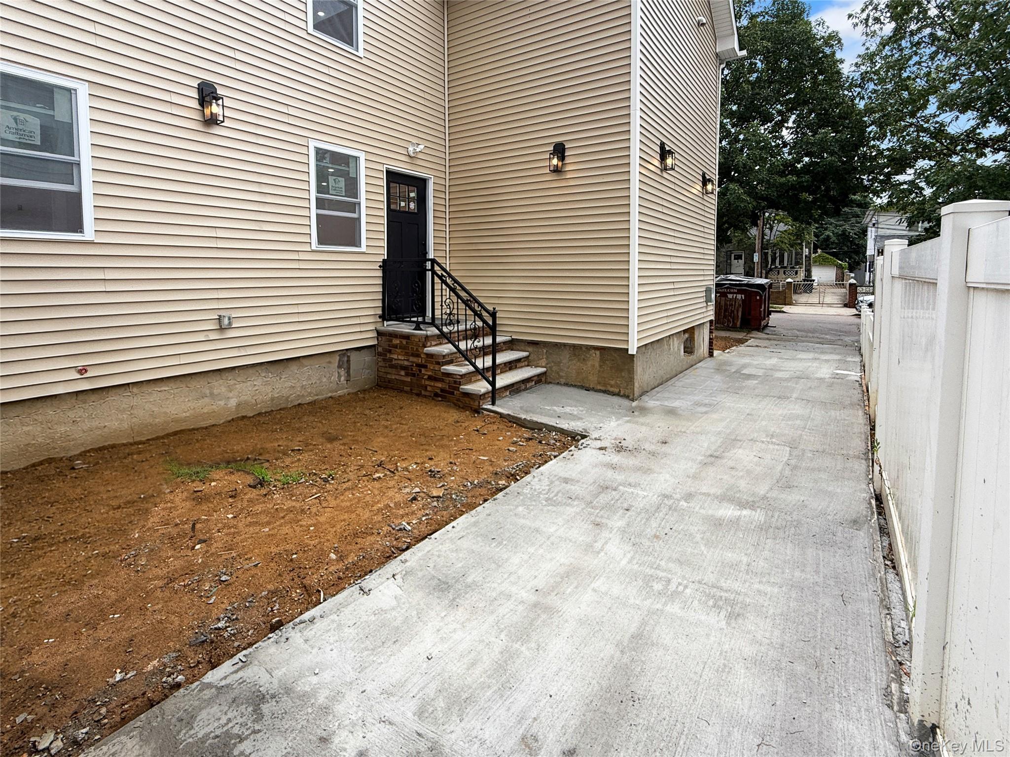 Single Family 182nd Place  Queens, NY 11413, MLS-1030998-34