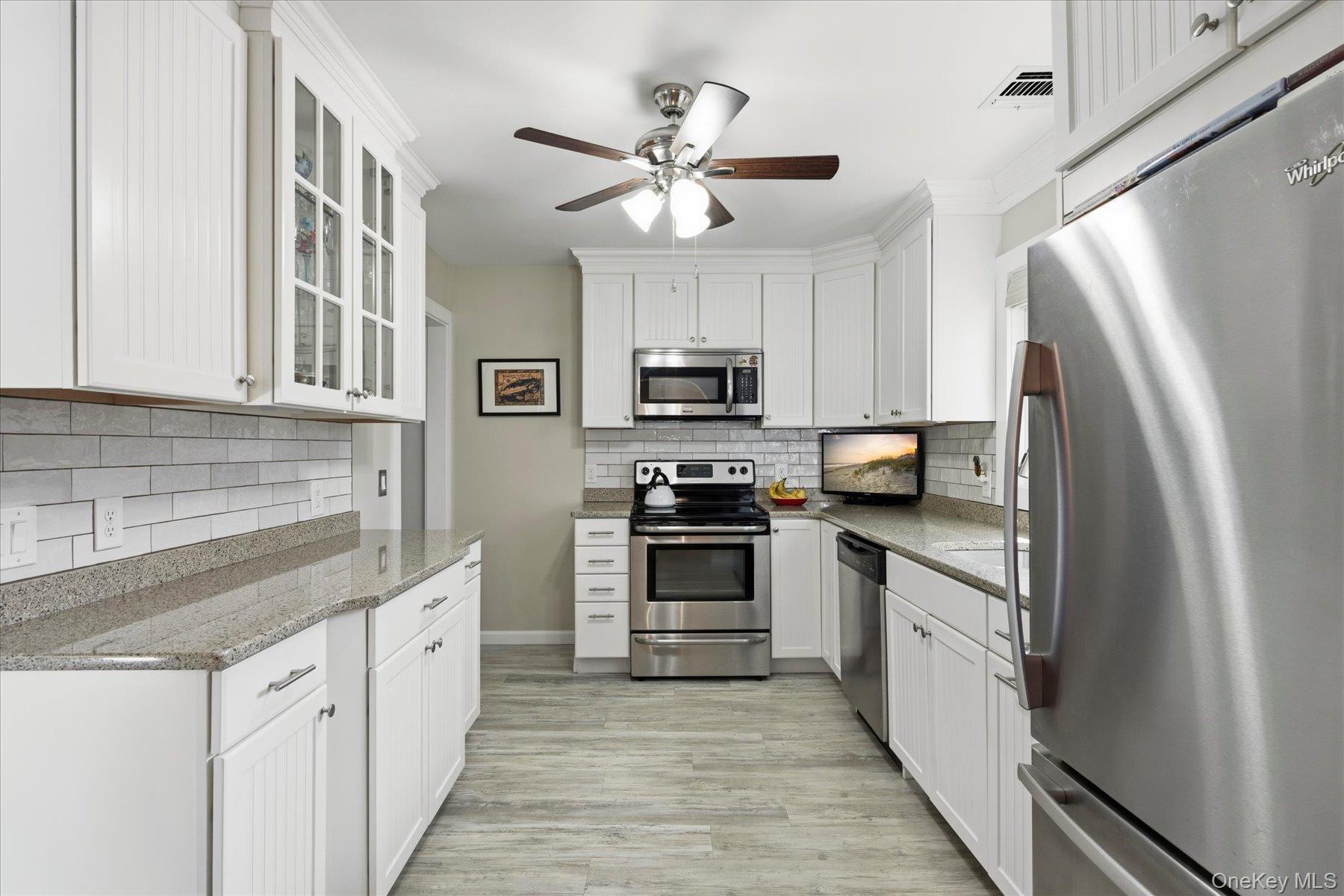 Single Family Howell Avenue Suffolk County, NY 11901, MLS-1031020-5