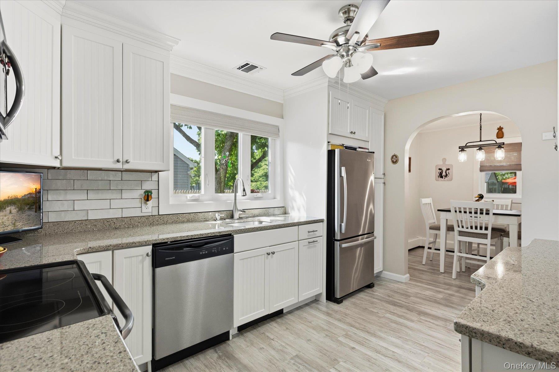 Single Family Howell Avenue Suffolk County, NY 11901, MLS-1031020-6
