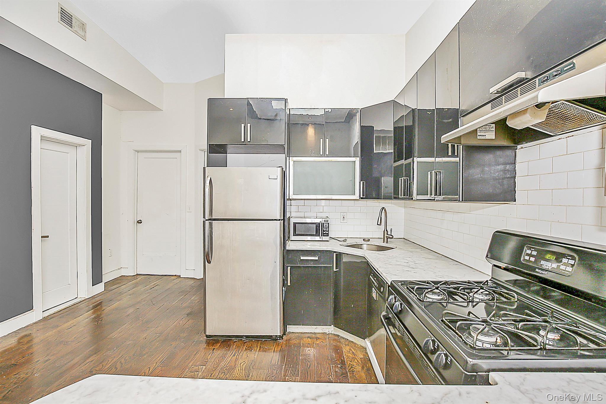 Single Family Eldert Street Brooklyn, NY 11207, MLS-1031035-9