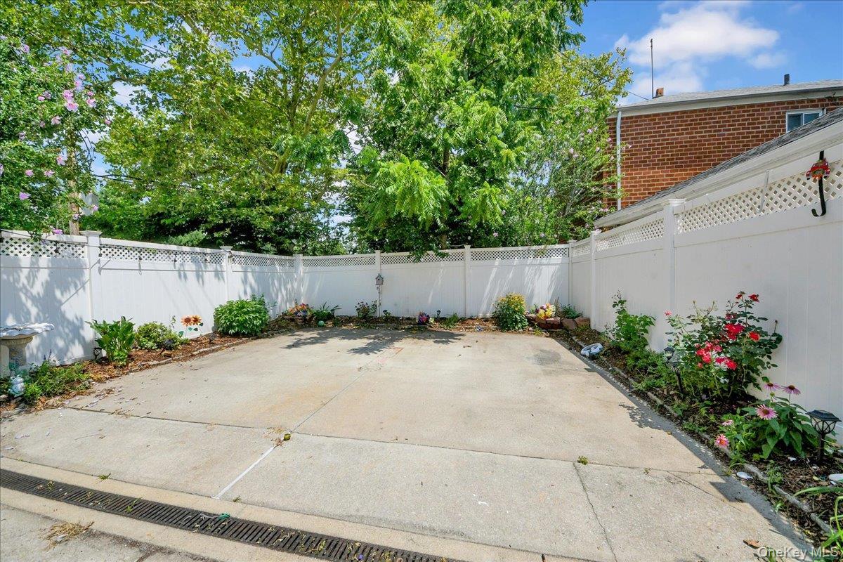 Single Family Logan Avenue  Bronx, NY 10465, MLS-1031107-26