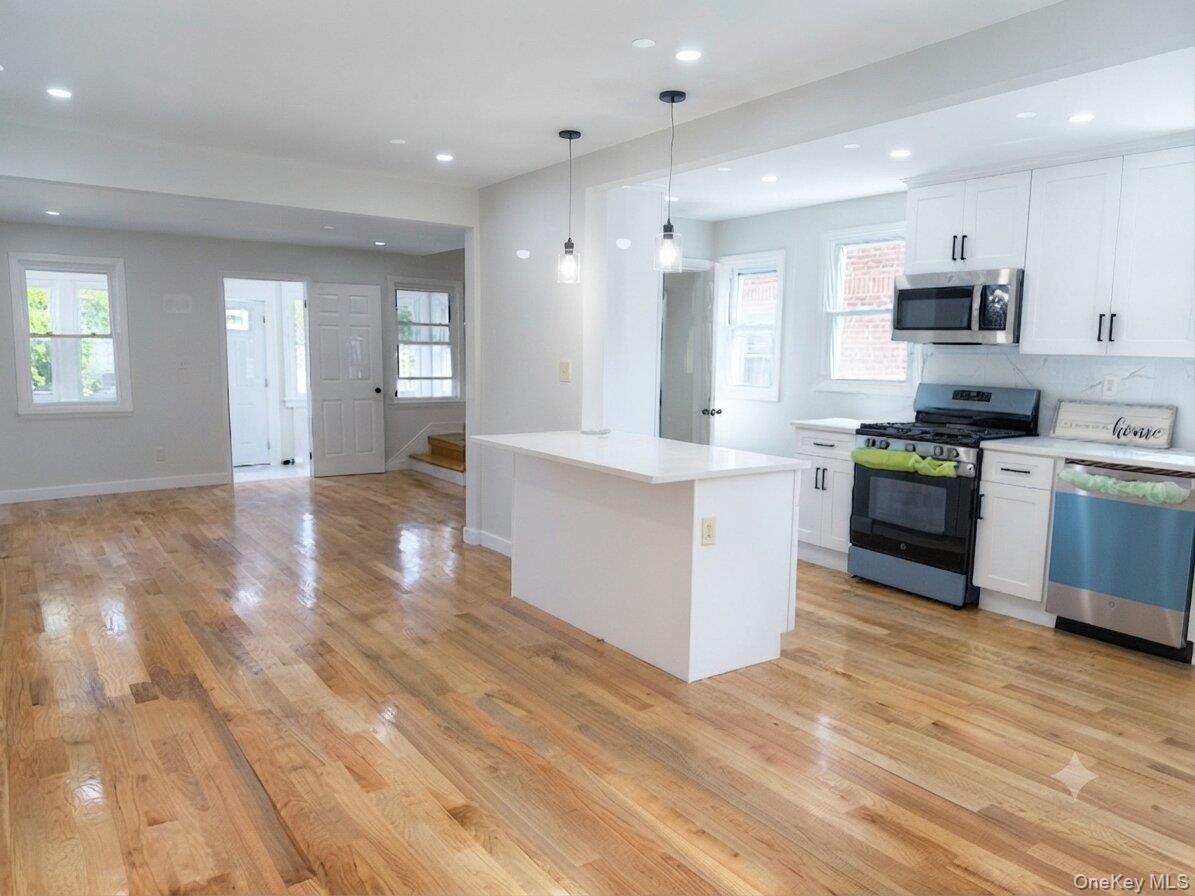Single Family Deerfield Road Queens, NY 11691, MLS-1031117-4