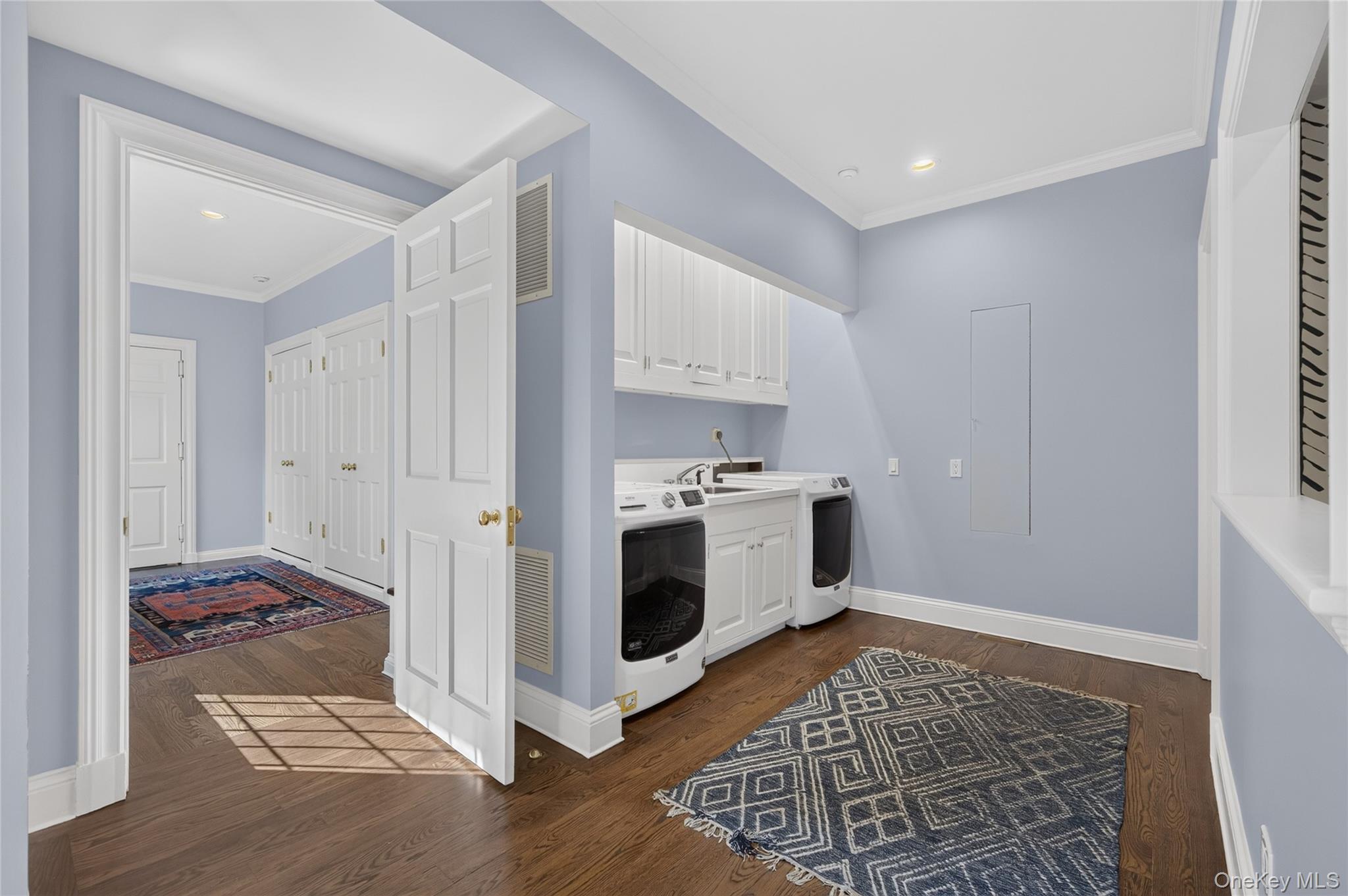 Single Family Lands End Road  Nassau County, NY 11560, MLS-1031122-29