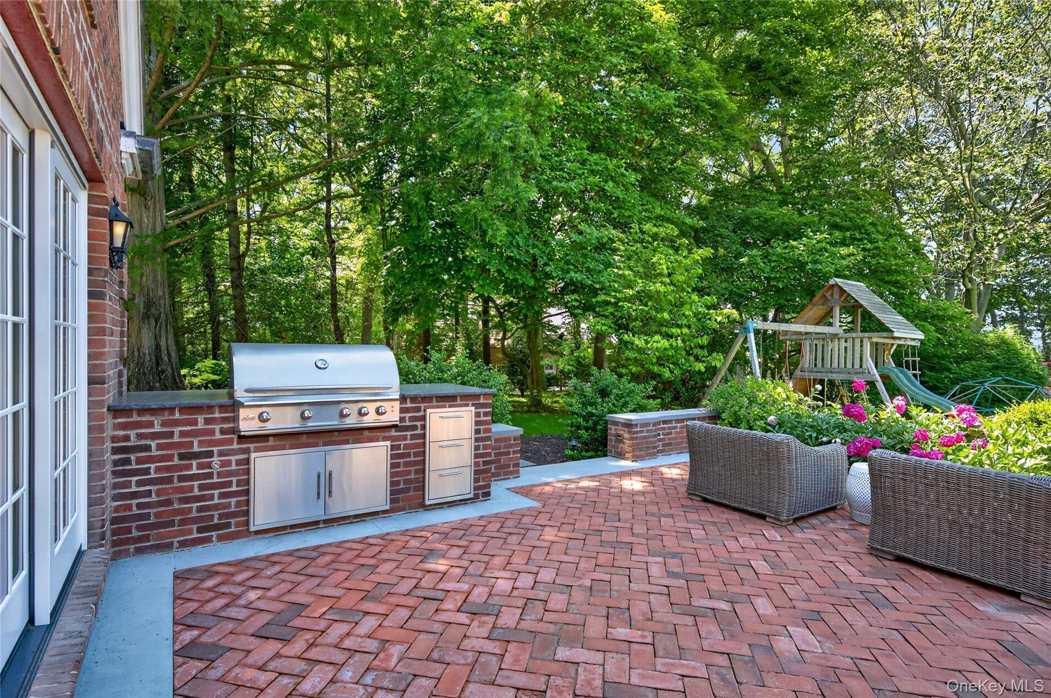 Single Family Lands End Road  Nassau County, NY 11560, MLS-1031122-37